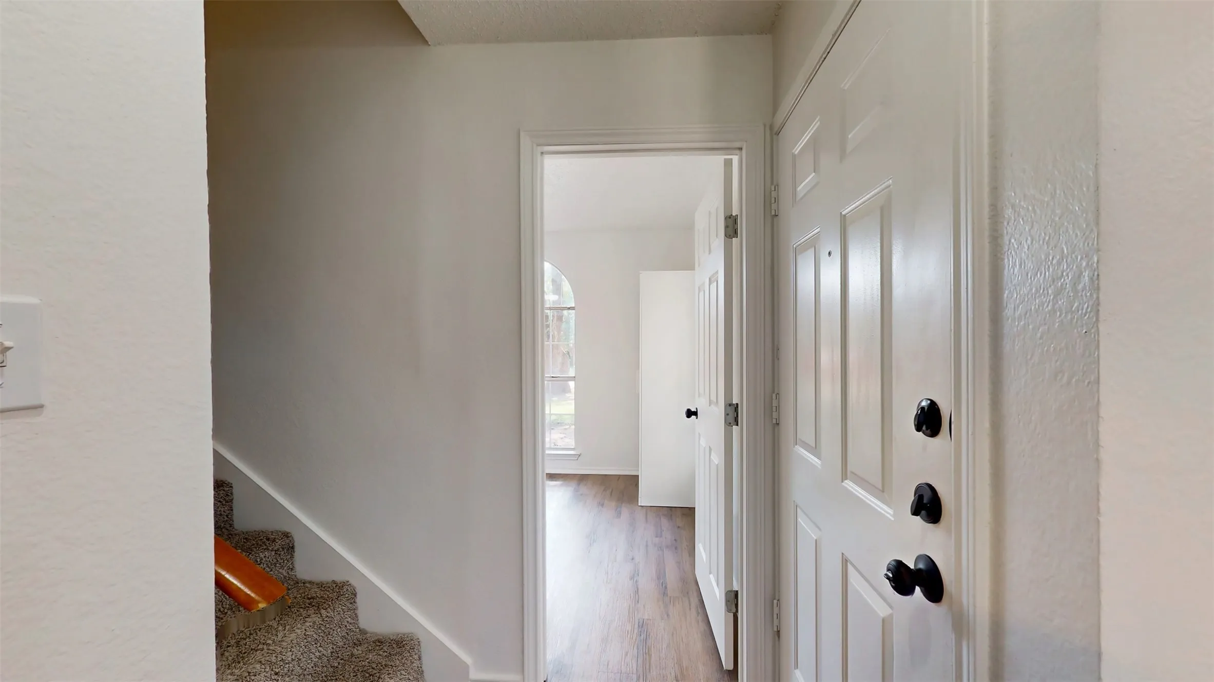 Townhouse For Sale in Dallas County , 714 Bel Aire Crest, Irving, Texas 75061, 2 Bedroom, 2 Bathroom, 1 Garage spaces, 1,064 Sqft, built in 1985, mls#21277695, Real Estate Agent in Irving, Homes For Sale in Dallas county, Homes For Sale in Irving, Realtor in Irving Texas, Real Estate Brokerage Independent Realty Texas, Luminita Cordes Realtor