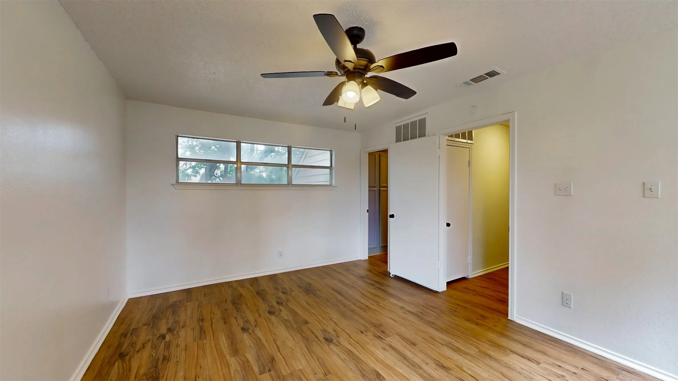 Townhouse For Sale in Dallas County , 714 Bel Aire Crest, Irving, Texas 75061, 2 Bedroom, 2 Bathroom, 1 Garage spaces, 1,064 Sqft, built in 1985, mls#21277695, Real Estate Agent in Irving, Homes For Sale in Dallas county, Homes For Sale in Irving, Realtor in Irving Texas, Real Estate Brokerage Independent Realty Texas, Luminita Cordes Realtor