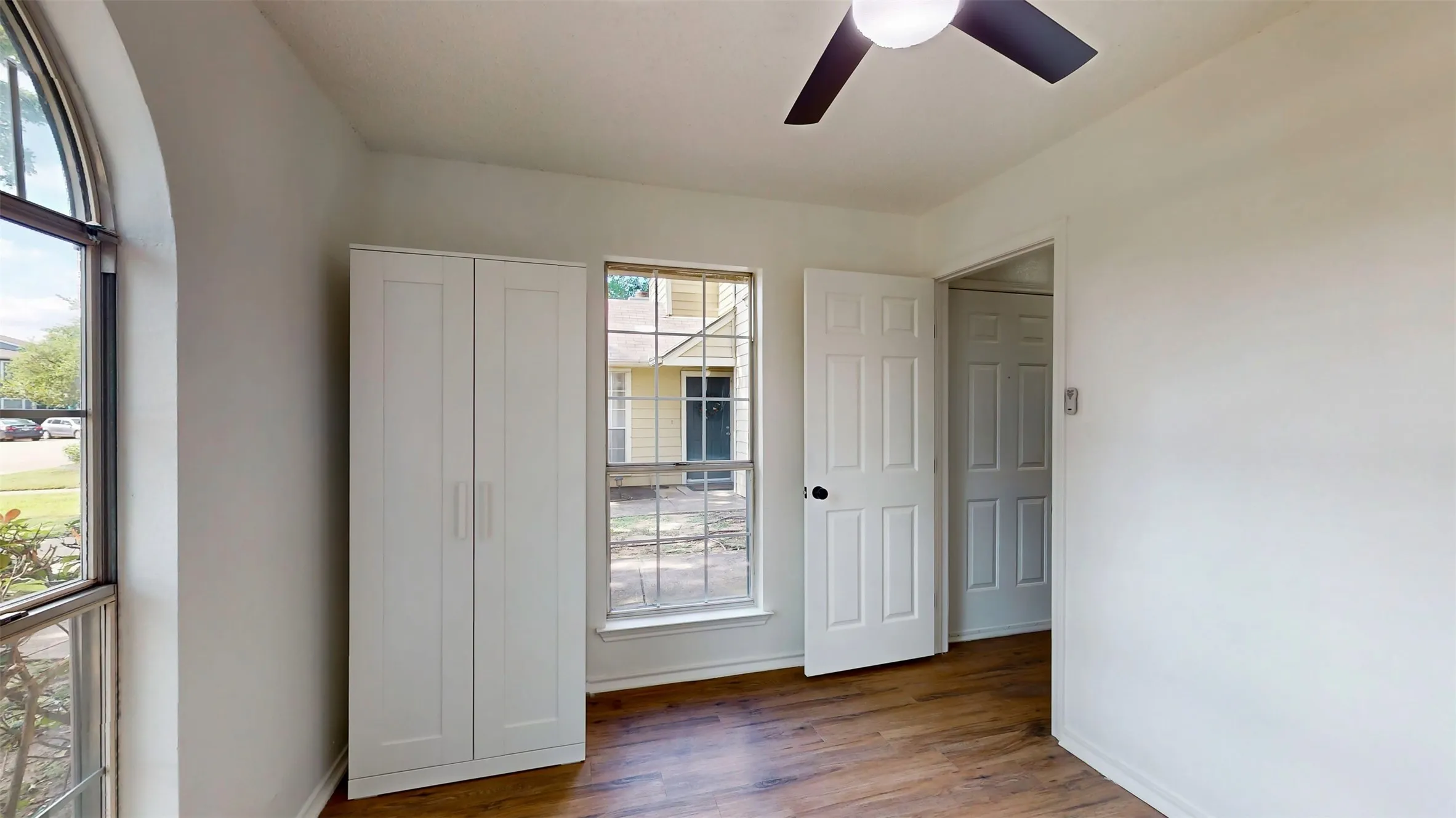 Townhouse For Sale in Dallas County , 714 Bel Aire Crest, Irving, Texas 75061, 2 Bedroom, 2 Bathroom, 1 Garage spaces, 1,064 Sqft, built in 1985, mls#21277695, Real Estate Agent in Irving, Homes For Sale in Dallas county, Homes For Sale in Irving, Realtor in Irving Texas, Real Estate Brokerage Independent Realty Texas, Luminita Cordes Realtor