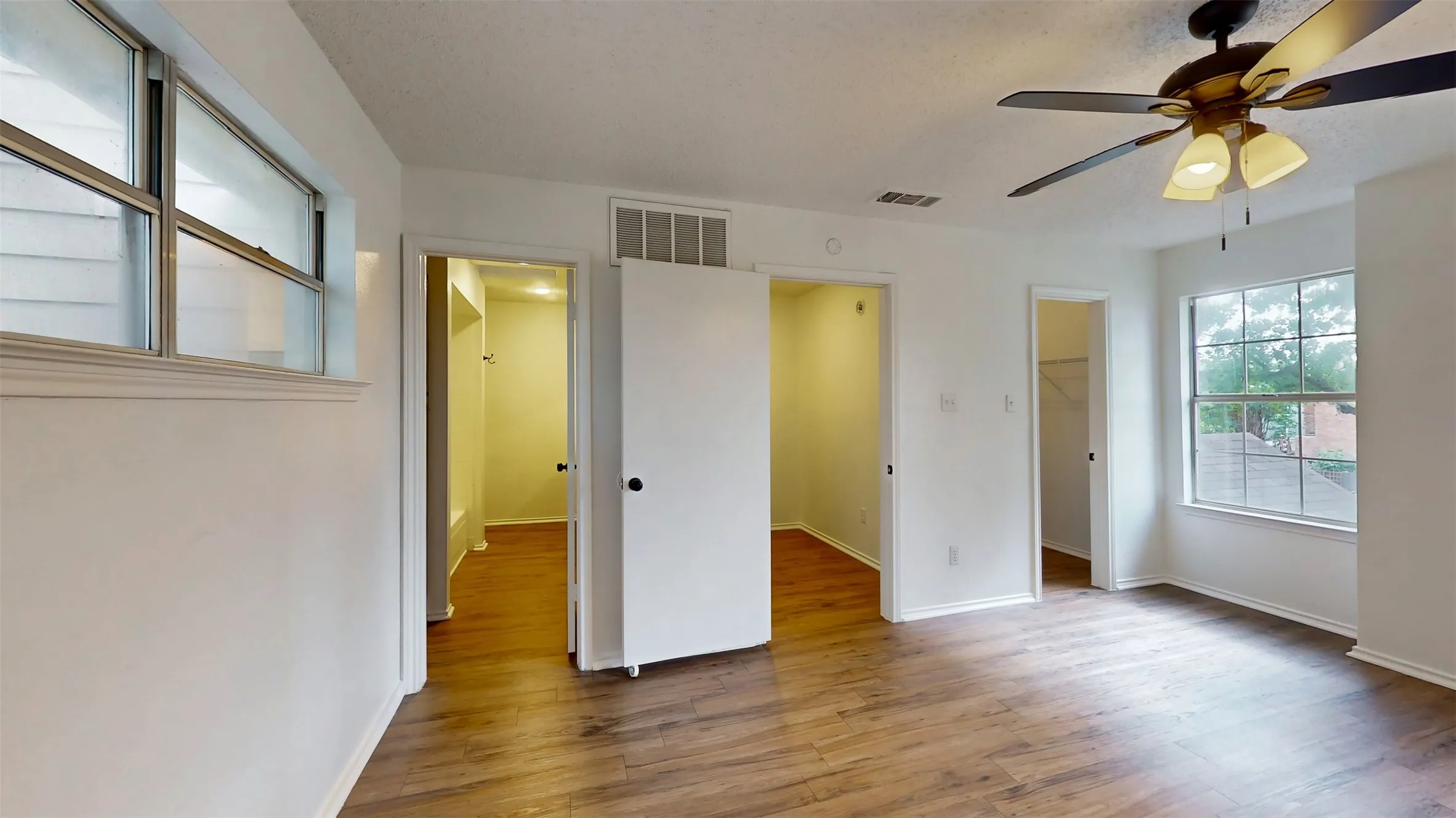 Townhouse For Sale in Dallas County , 714 Bel Aire Crest, Irving, Texas 75061, 2 Bedroom, 2 Bathroom, 1 Garage spaces, 1,064 Sqft, built in 1985, mls#21277695, Real Estate Agent in Irving, Homes For Sale in Dallas county, Homes For Sale in Irving, Realtor in Irving Texas, Real Estate Brokerage Independent Realty Texas, Luminita Cordes Realtor