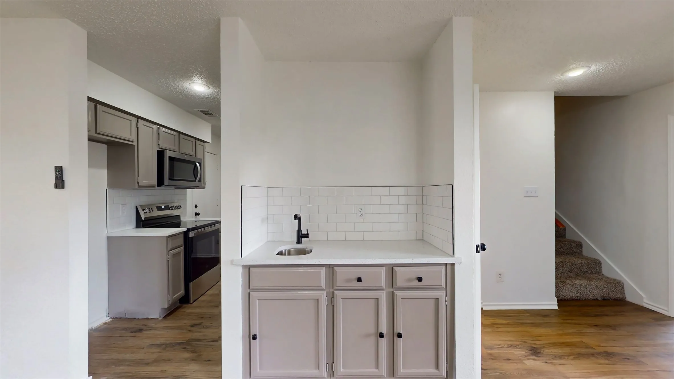 Townhouse For Sale in Dallas County , 714 Bel Aire Crest, Irving, Texas 75061, 2 Bedroom, 2 Bathroom, 1 Garage spaces, 1,064 Sqft, built in 1985, mls#21277695, Real Estate Agent in Irving, Homes For Sale in Dallas county, Homes For Sale in Irving, Realtor in Irving Texas, Real Estate Brokerage Independent Realty Texas, Luminita Cordes Realtor