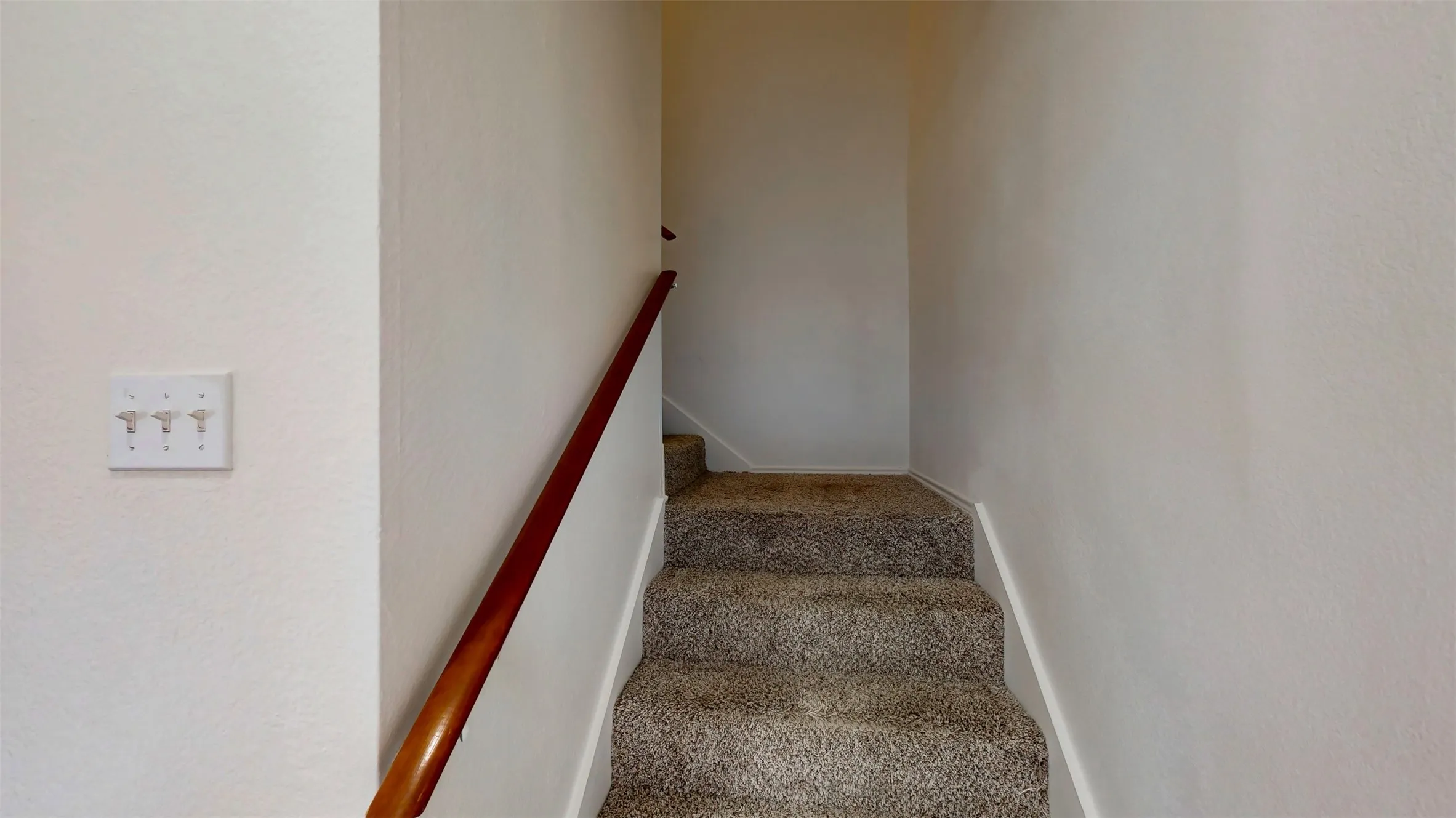 Townhouse For Sale in Dallas County , 714 Bel Aire Crest, Irving, Texas 75061, 2 Bedroom, 2 Bathroom, 1 Garage spaces, 1,064 Sqft, built in 1985, mls#21277695, Real Estate Agent in Irving, Homes For Sale in Dallas county, Homes For Sale in Irving, Realtor in Irving Texas, Real Estate Brokerage Independent Realty Texas, Luminita Cordes Realtor