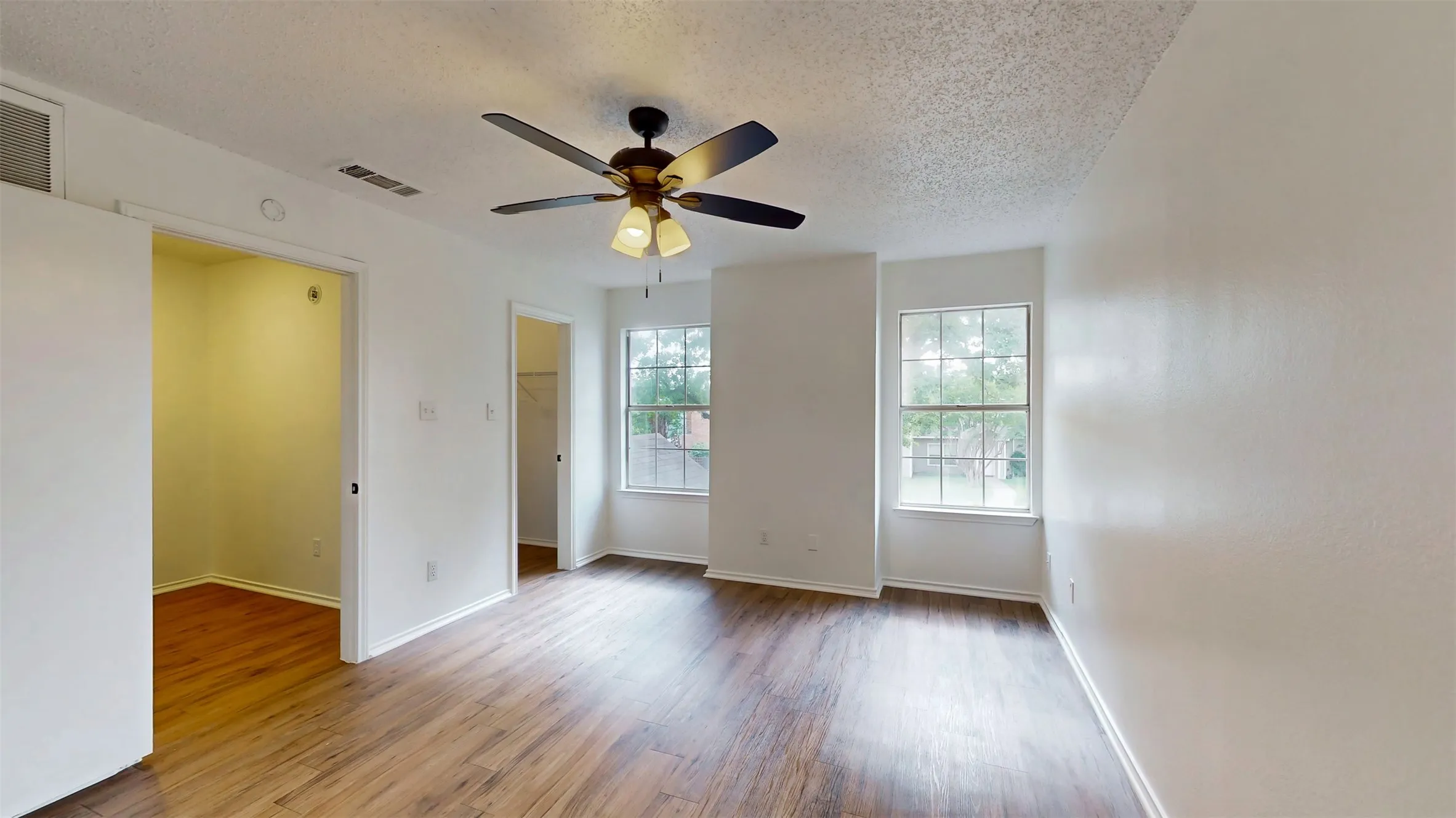 Townhouse For Sale in Dallas County , 714 Bel Aire Crest, Irving, Texas 75061, 2 Bedroom, 2 Bathroom, 1 Garage spaces, 1,064 Sqft, built in 1985, mls#21277695, Real Estate Agent in Irving, Homes For Sale in Dallas county, Homes For Sale in Irving, Realtor in Irving Texas, Real Estate Brokerage Independent Realty Texas, Luminita Cordes Realtor