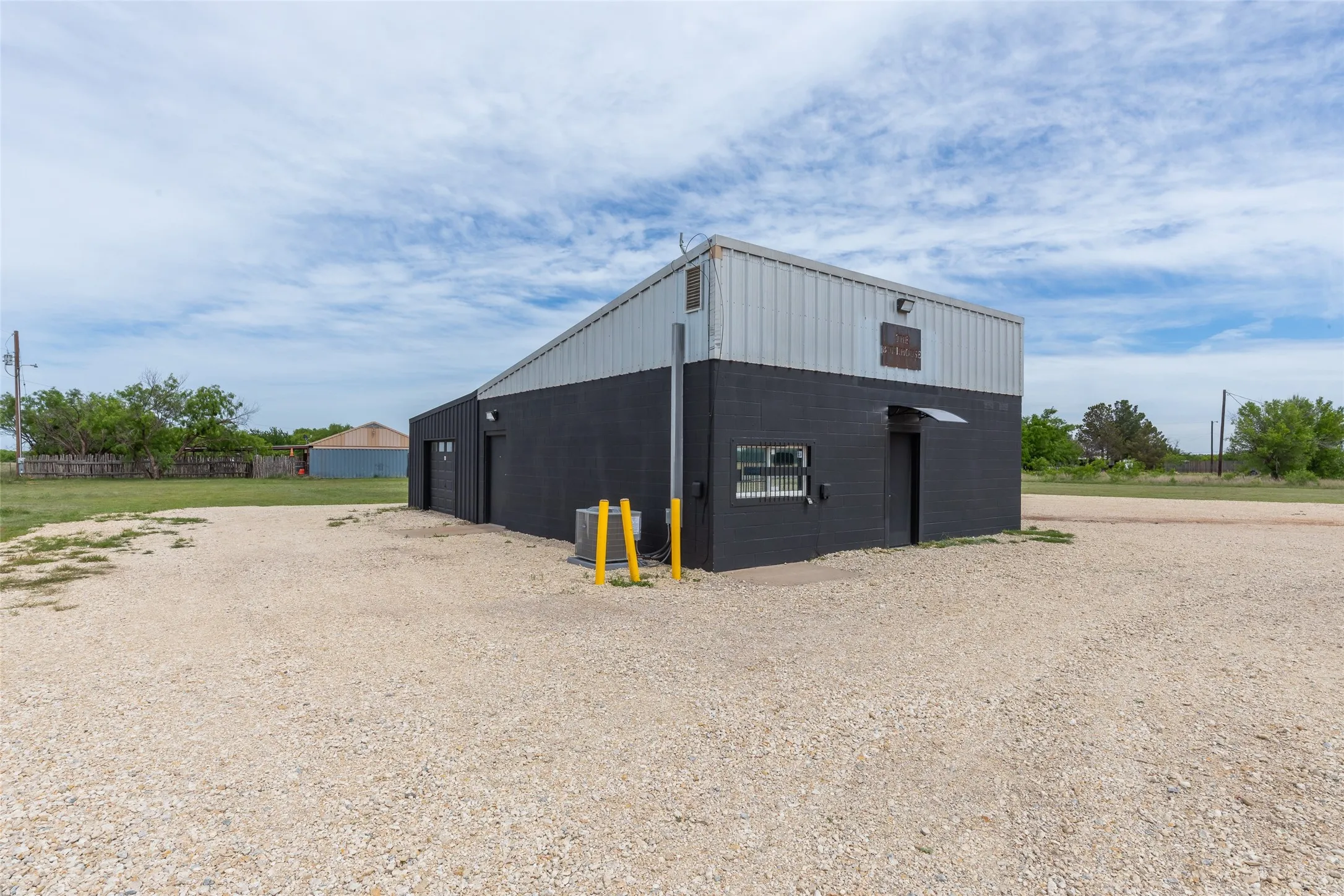 Single Family Residence For Sale in Taylor County , 381 N FM 707, Merkel, Texas 79536, 1 Bedroom, 1 Bathroom, 1 Garage spaces, 900 Sqft, built in 2008, Price $159,000, mls#21279172, Real Estate Agent in Merkel, Homes For Sale in Taylor county, Homes For Sale in Merkel, Realtor in Merkel Texas, Real Estate Brokerage Independent Realty Texas, Luminita Cordes Realtor