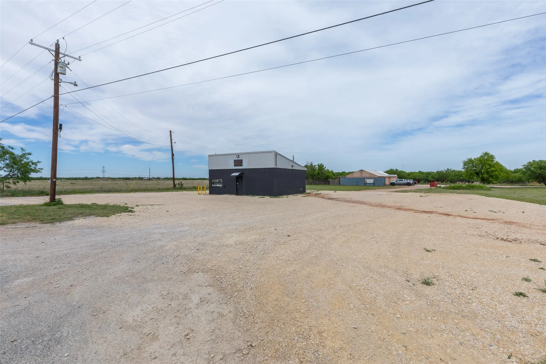 Single Family Residence For Sale in Taylor County , 381 N FM 707, Merkel, Texas 79536, 1 Bedroom, 1 Bathroom, 1 Garage spaces, 900 Sqft, built in 2008, Price $159,000, mls#21279172, Real Estate Agent in Merkel, Homes For Sale in Taylor county, Homes For Sale in Merkel, Realtor in Merkel Texas, Real Estate Brokerage Independent Realty Texas, Luminita Cordes Realtor