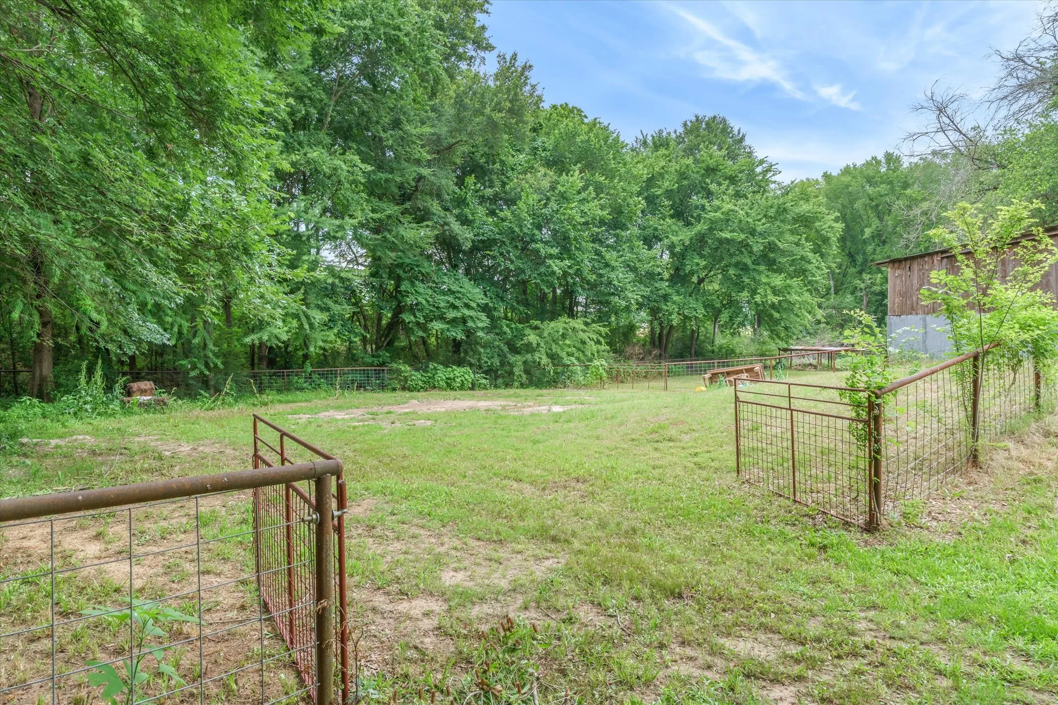 Single Family Residence For Sale in Van Zandt County , 5155 Fm 1504, Wills Point, Texas 75169, 3 Bedroom, 2 Bathroom, Garage spaces, 1,821 Sqft, built in 1965, mls#21276062, Real Estate Agent in Wills Point, Homes For Sale in Van Zandt county, Homes For Sale in Wills Point, Realtor in Wills Point Texas, Real Estate Brokerage Independent Realty Texas, Luminita Cordes Realtor