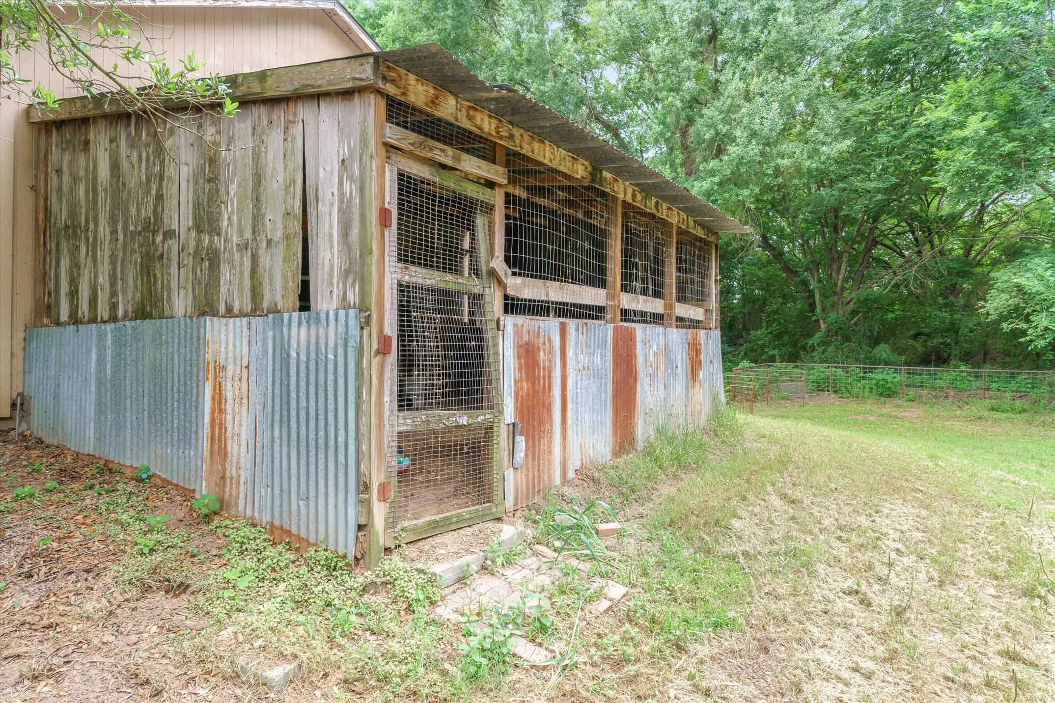 Single Family Residence For Sale in Van Zandt County , 5155 Fm 1504, Wills Point, Texas 75169, 3 Bedroom, 2 Bathroom, Garage spaces, 1,821 Sqft, built in 1965, mls#21276062, Real Estate Agent in Wills Point, Homes For Sale in Van Zandt county, Homes For Sale in Wills Point, Realtor in Wills Point Texas, Real Estate Brokerage Independent Realty Texas, Luminita Cordes Realtor