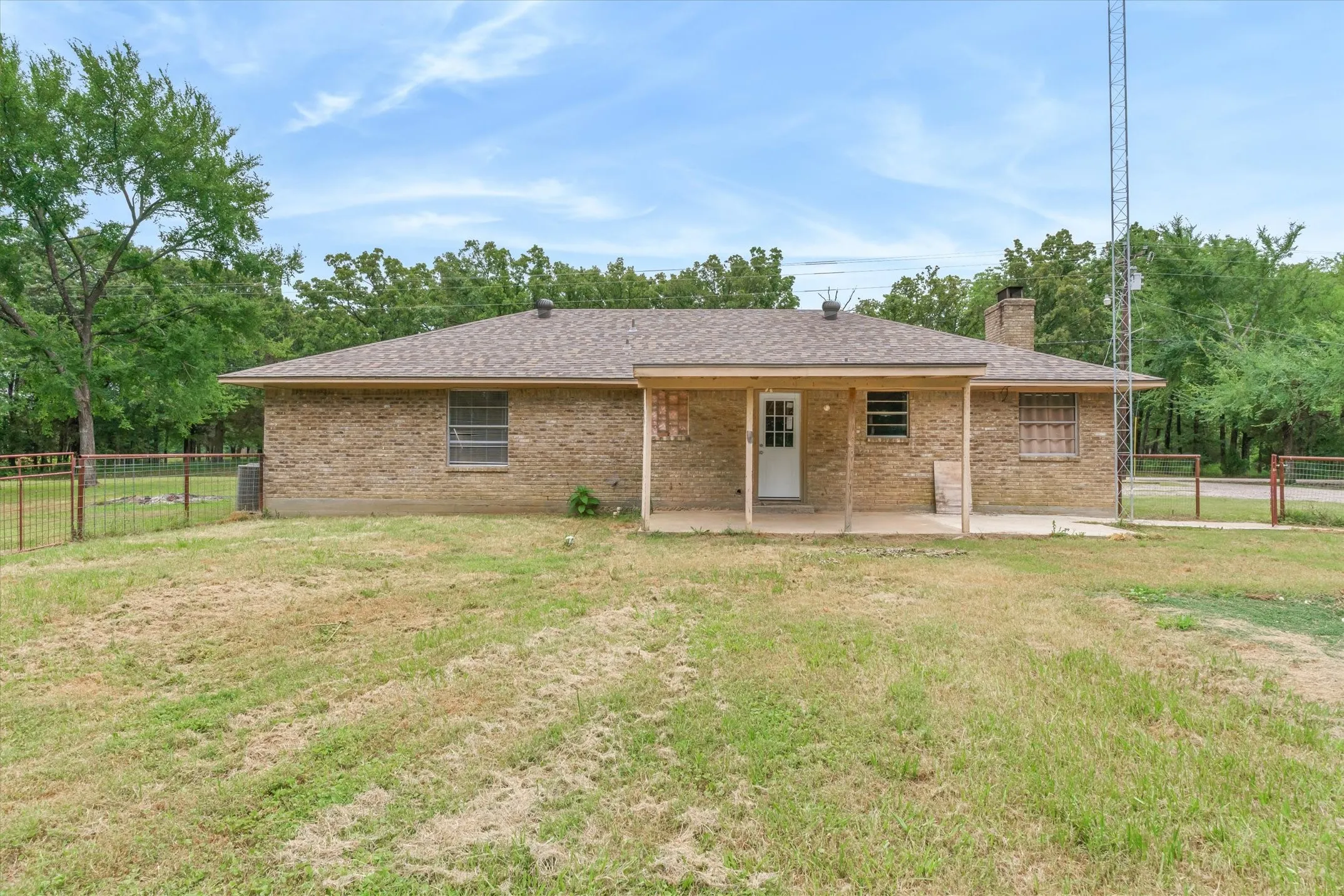 Single Family Residence For Sale in Van Zandt County , 5155 Fm 1504, Wills Point, Texas 75169, 3 Bedroom, 2 Bathroom, Garage spaces, 1,821 Sqft, built in 1965, mls#21276062, Real Estate Agent in Wills Point, Homes For Sale in Van Zandt county, Homes For Sale in Wills Point, Realtor in Wills Point Texas, Real Estate Brokerage Independent Realty Texas, Luminita Cordes Realtor