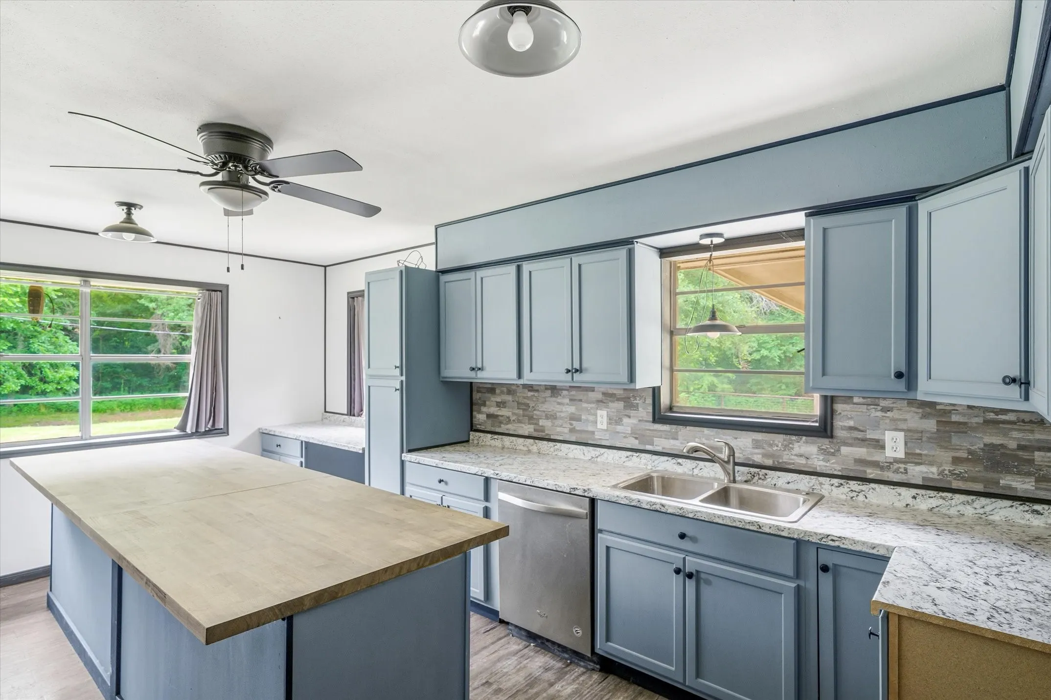 Single Family Residence For Sale in Van Zandt County , 5155 Fm 1504, Wills Point, Texas 75169, 3 Bedroom, 2 Bathroom, Garage spaces, 1,821 Sqft, built in 1965, mls#21276062, Real Estate Agent in Wills Point, Homes For Sale in Van Zandt county, Homes For Sale in Wills Point, Realtor in Wills Point Texas, Real Estate Brokerage Independent Realty Texas, Luminita Cordes Realtor
