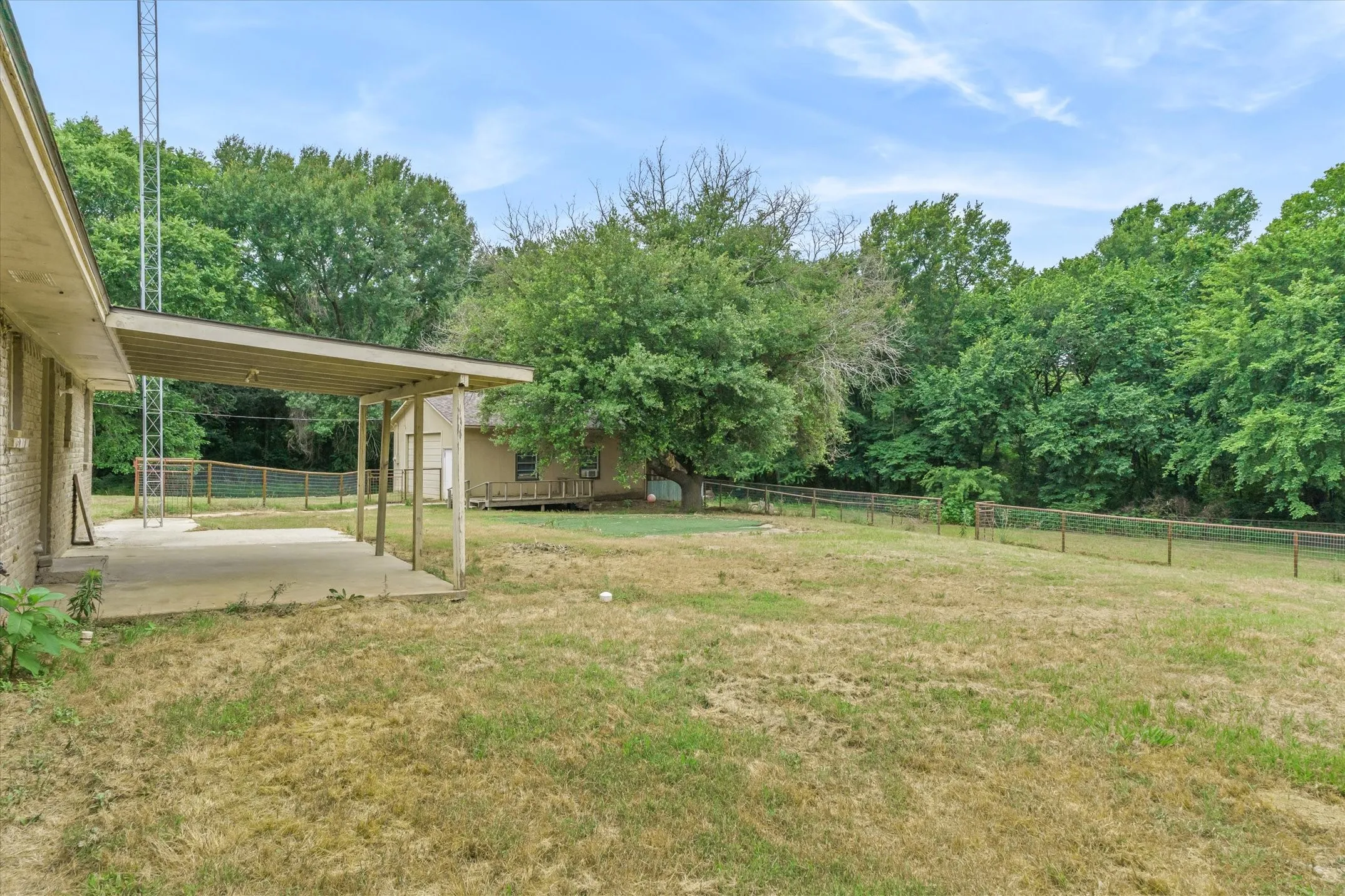 Single Family Residence For Sale in Van Zandt County , 5155 Fm 1504, Wills Point, Texas 75169, 3 Bedroom, 2 Bathroom, Garage spaces, 1,821 Sqft, built in 1965, mls#21276062, Real Estate Agent in Wills Point, Homes For Sale in Van Zandt county, Homes For Sale in Wills Point, Realtor in Wills Point Texas, Real Estate Brokerage Independent Realty Texas, Luminita Cordes Realtor