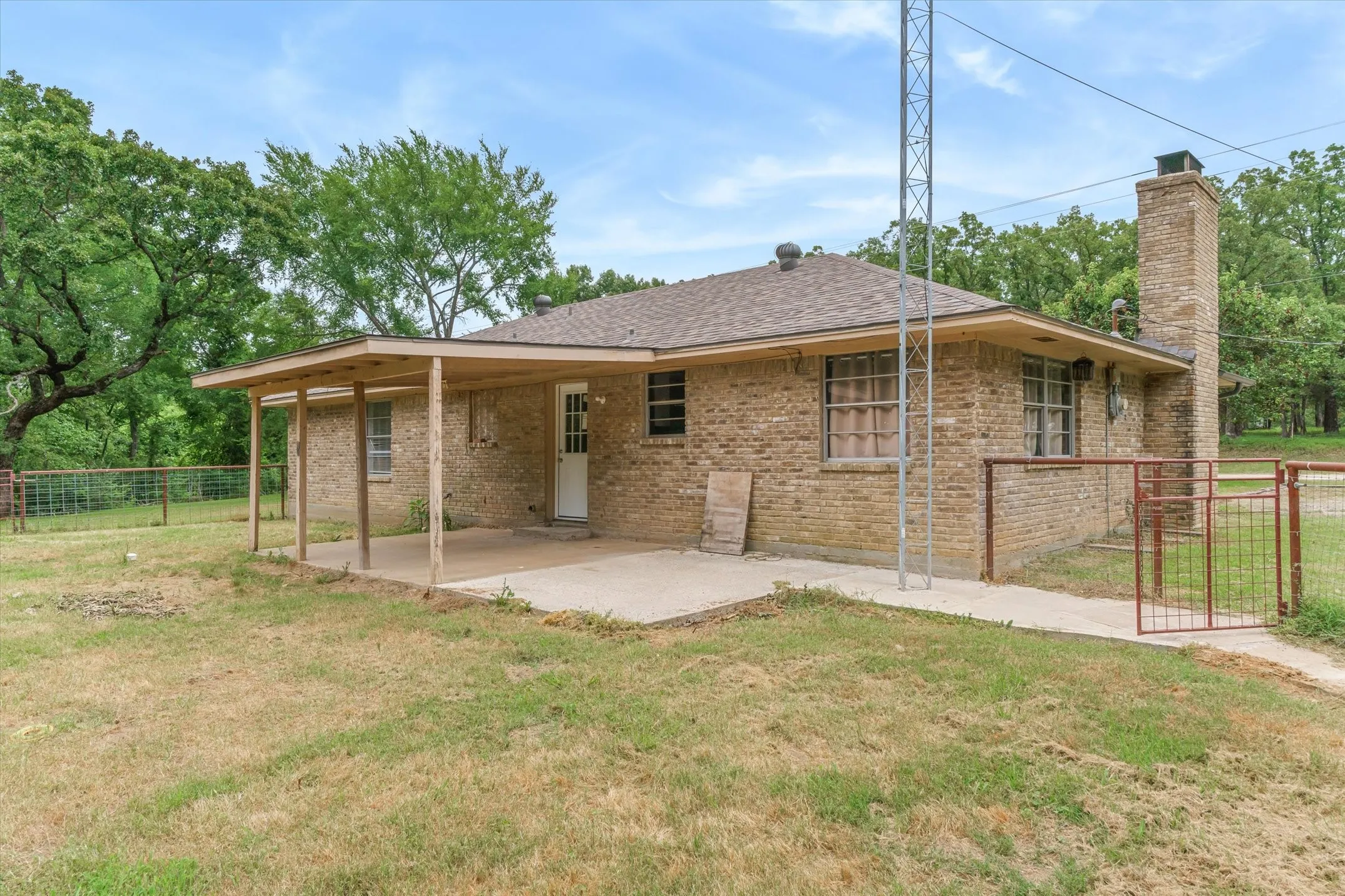 Single Family Residence For Sale in Van Zandt County , 5155 Fm 1504, Wills Point, Texas 75169, 3 Bedroom, 2 Bathroom, Garage spaces, 1,821 Sqft, built in 1965, mls#21276062, Real Estate Agent in Wills Point, Homes For Sale in Van Zandt county, Homes For Sale in Wills Point, Realtor in Wills Point Texas, Real Estate Brokerage Independent Realty Texas, Luminita Cordes Realtor