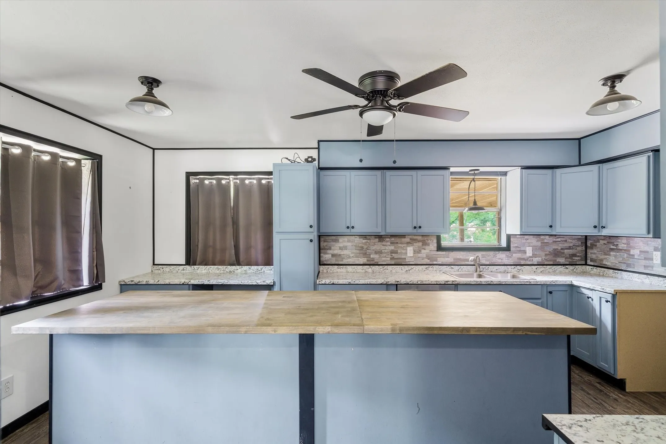 Single Family Residence For Sale in Van Zandt County , 5155 Fm 1504, Wills Point, Texas 75169, 3 Bedroom, 2 Bathroom, Garage spaces, 1,821 Sqft, built in 1965, mls#21276062, Real Estate Agent in Wills Point, Homes For Sale in Van Zandt county, Homes For Sale in Wills Point, Realtor in Wills Point Texas, Real Estate Brokerage Independent Realty Texas, Luminita Cordes Realtor