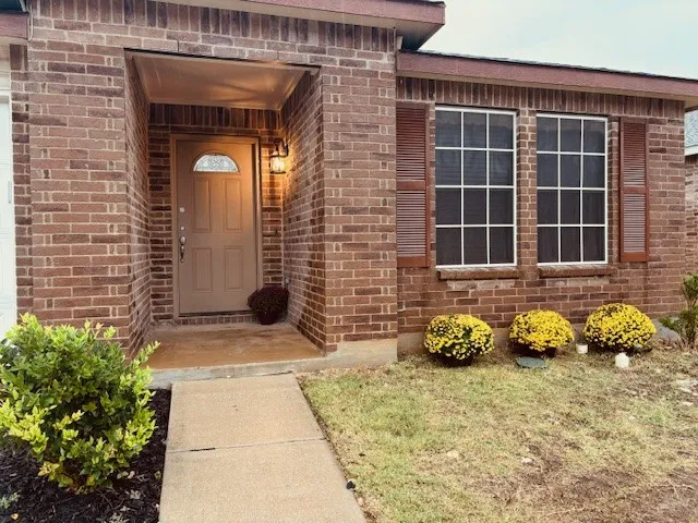 Single Family Residence For Sale in Tarrant County , 1901 J Cheshier Road, Fort Worth, Texas 76247, 4 Bedrooms, 2 Bathrooms, 2 Garage spaces, 2,093 Sqft, built in 2006, Price $290,000, mls#21276894, Real Estate Agent in Fort Worth, Homes For Sale in Tarrant county, Homes For Sale in Fort Worth, Realtor in Fort Worth Texas, Real Estate Brokerage Independent Realty Texas, Luminita Cordes Realtor