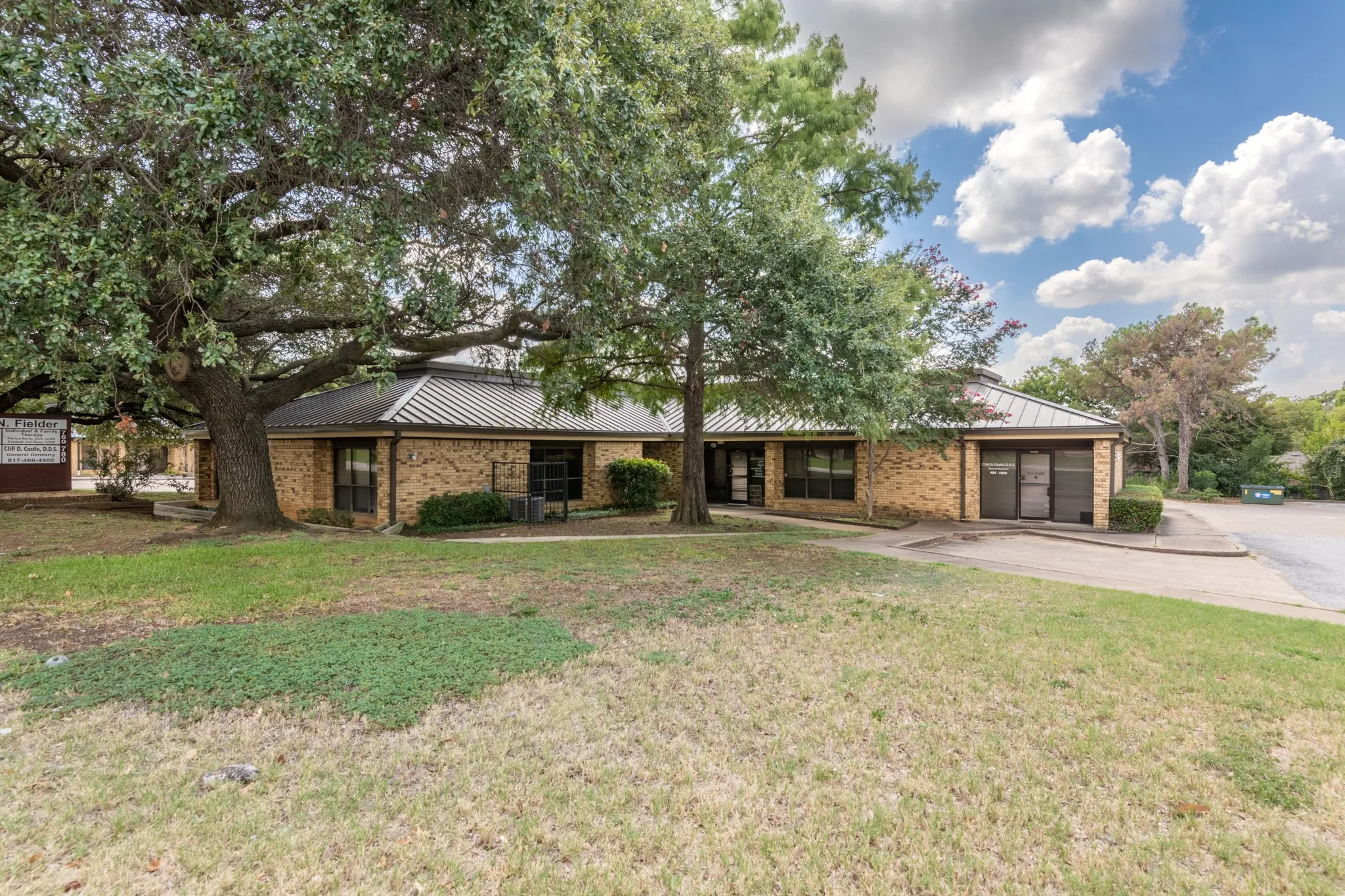 Office For Rent in Tarrant County , 736 N Fielder Road 760, Arlington, Texas 76012, 0, 0, Garage spaces, 0 Sqft, built in 1981, Price $1,500, mls#21279127, Real Estate Agent in Arlington, Homes For Rent in Tarrant county, Homes For Rent in Arlington, Realtor in Arlington Texas, Real Estate Brokerage Independent Realty Texas, Luminita Cordes Realtor