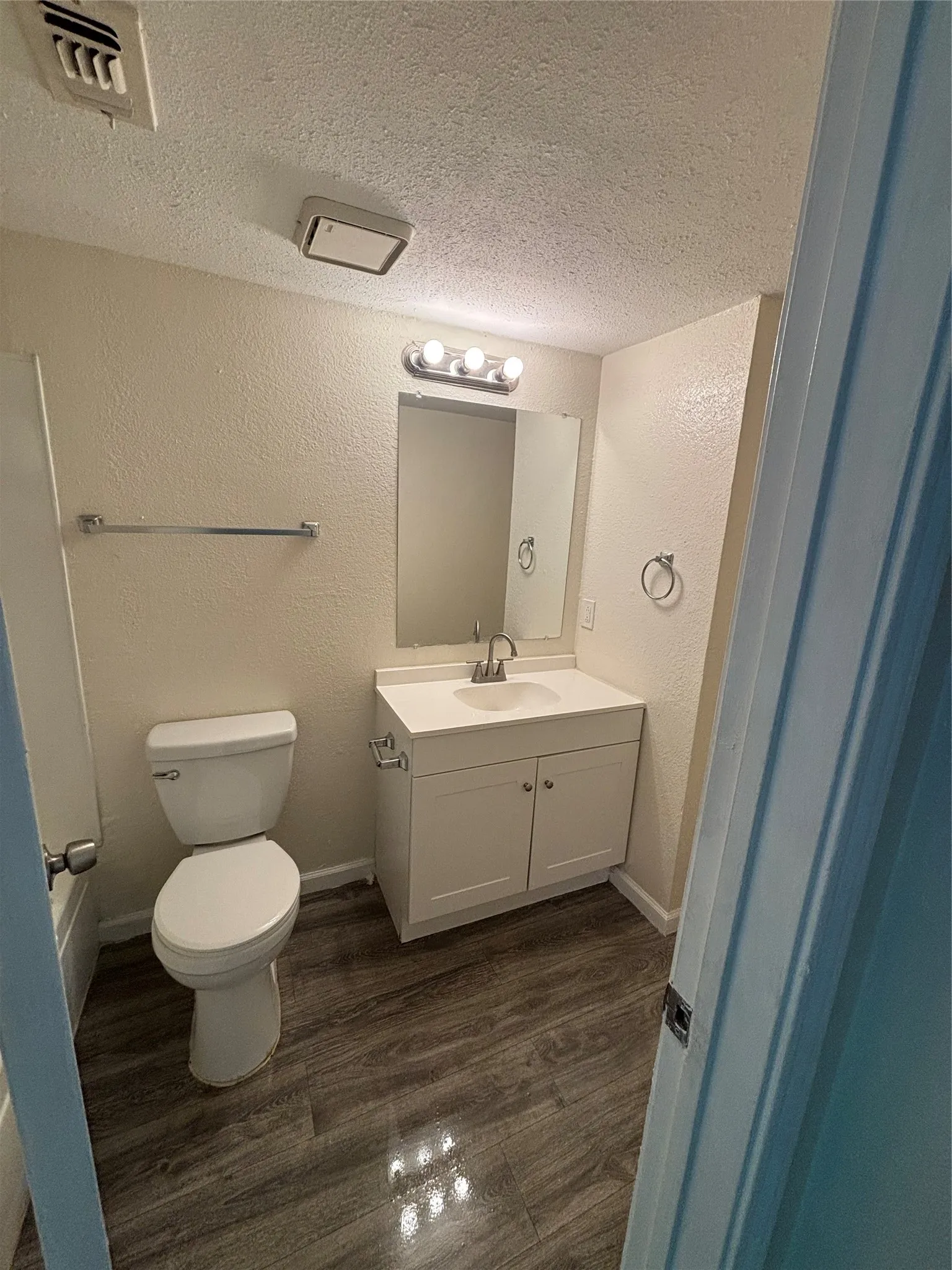 Apartment For Rent in Dallas County , 8127 Stonehurst Street 4, Dallas, Texas 75217, 1 Bedroom, 1 Bathroom, Garage spaces, 450 Sqft, built in 1987, Price $950, mls#21279185, Real Estate Agent in Dallas, Homes For Rent in Dallas county, Homes For Rent in Dallas, Realtor in Dallas Texas, Real Estate Brokerage Independent Realty Texas, Luminita Cordes Realtor