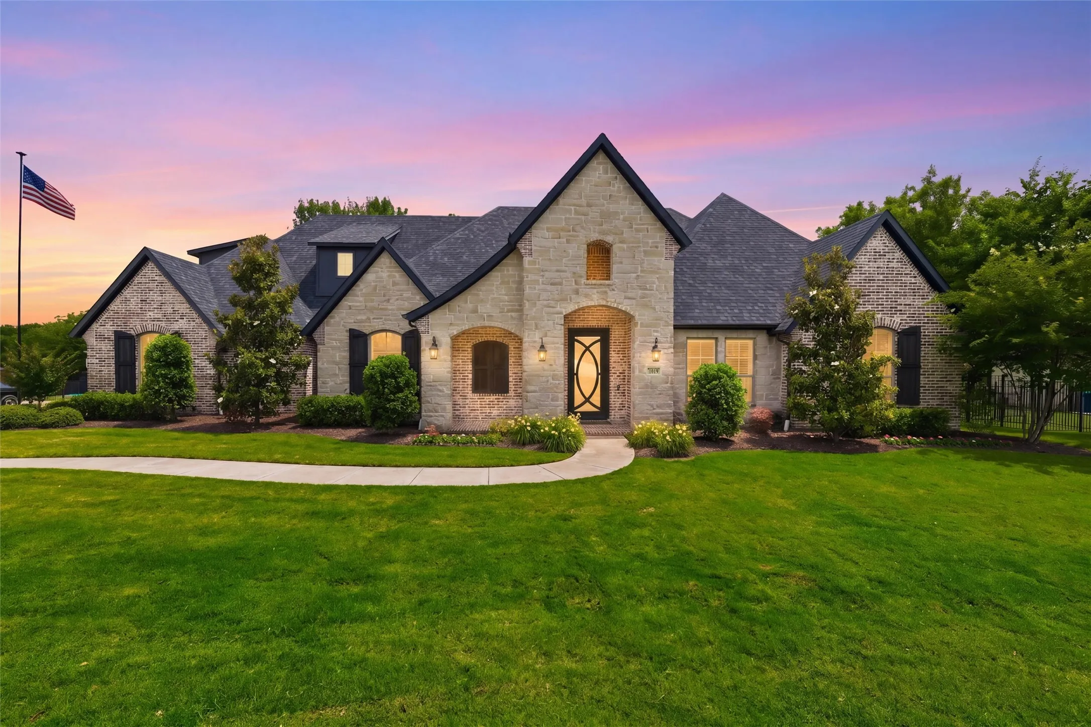 Single Family Residence For Sale in Dallas County , 1019 Country Way, Rowlett, Texas 75089, 4 Bedroom, 5 Bathroom, 3 Garage spaces, 4,238 Sqft, built in 2020, mls#21279130, Real Estate Agent in Rowlett, Homes For Sale in Dallas county, Homes For Sale in Rowlett, Realtor in Rowlett Texas, Real Estate Brokerage Independent Realty Texas, Luminita Cordes Realtor