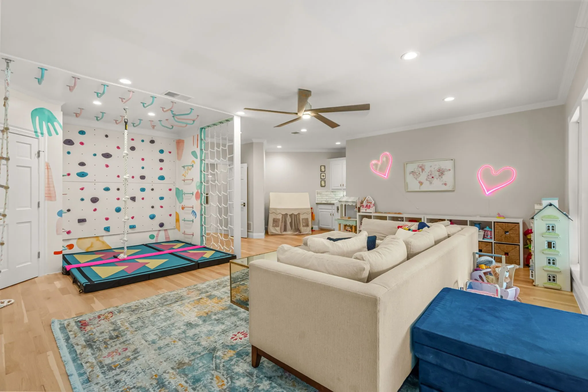 Single Family Residence For Sale in Tarrant County , 6605 Sahalee Drive, Fort Worth, Texas 76132, 6 Bedrooms, 6 Bathrooms, 3 Garage spaces, 7,005 Sqft, built in 1993, Price $2,999,999, mls#21279179, Real Estate Agent in Fort Worth, Homes For Sale in Tarrant county, Homes For Sale in Fort Worth, Realtor in Fort Worth Texas, Real Estate Brokerage Independent Realty Texas, Luminita Cordes Realtor
