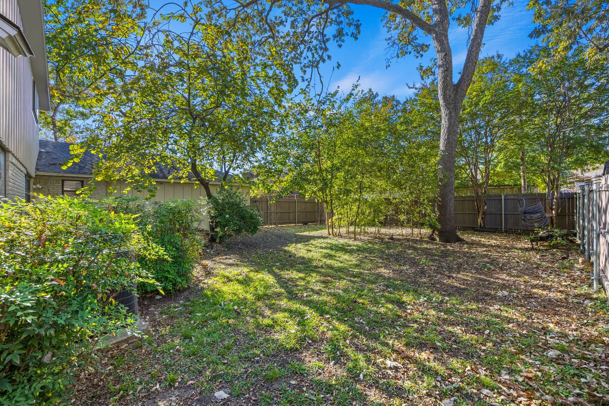 Single Family Residence For Sale in Dallas County , 6925 Galemeadow Circle, Dallas, Texas 75214, 4 Bedroom, 3 Bathroom, 2 Garage spaces, 2,663 Sqft, built in 1966, mls#21279194, Real Estate Agent in Dallas, Homes For Sale in Dallas county, Homes For Sale in Dallas, Realtor in Dallas Texas, Real Estate Brokerage Independent Realty Texas, Luminita Cordes Realtor