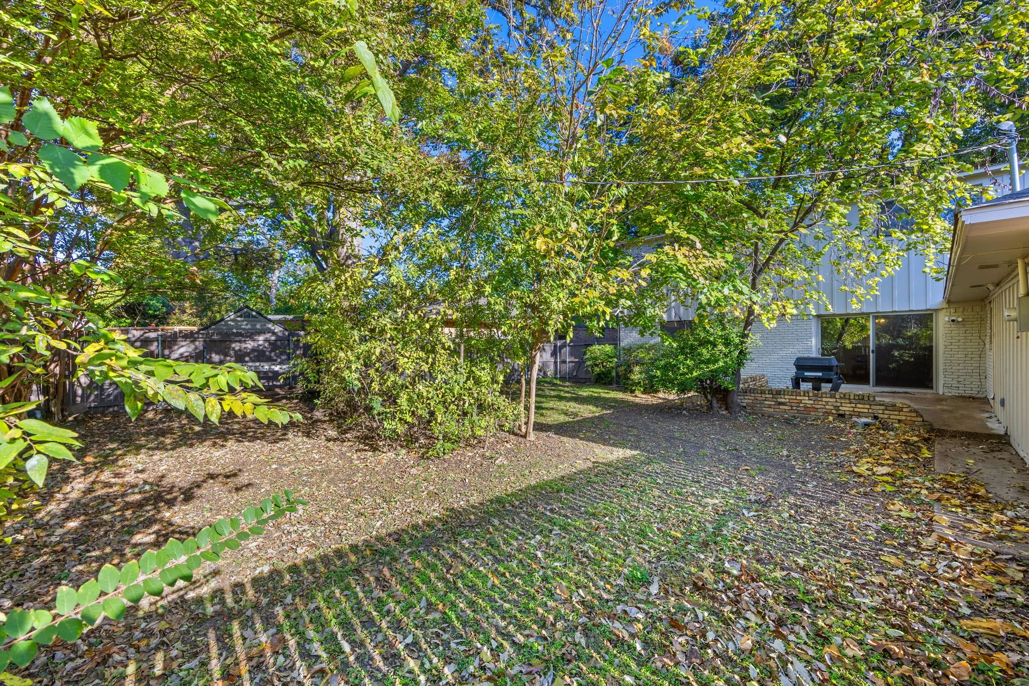 Single Family Residence For Sale in Dallas County , 6925 Galemeadow Circle, Dallas, Texas 75214, 4 Bedroom, 3 Bathroom, 2 Garage spaces, 2,663 Sqft, built in 1966, mls#21279194, Real Estate Agent in Dallas, Homes For Sale in Dallas county, Homes For Sale in Dallas, Realtor in Dallas Texas, Real Estate Brokerage Independent Realty Texas, Luminita Cordes Realtor