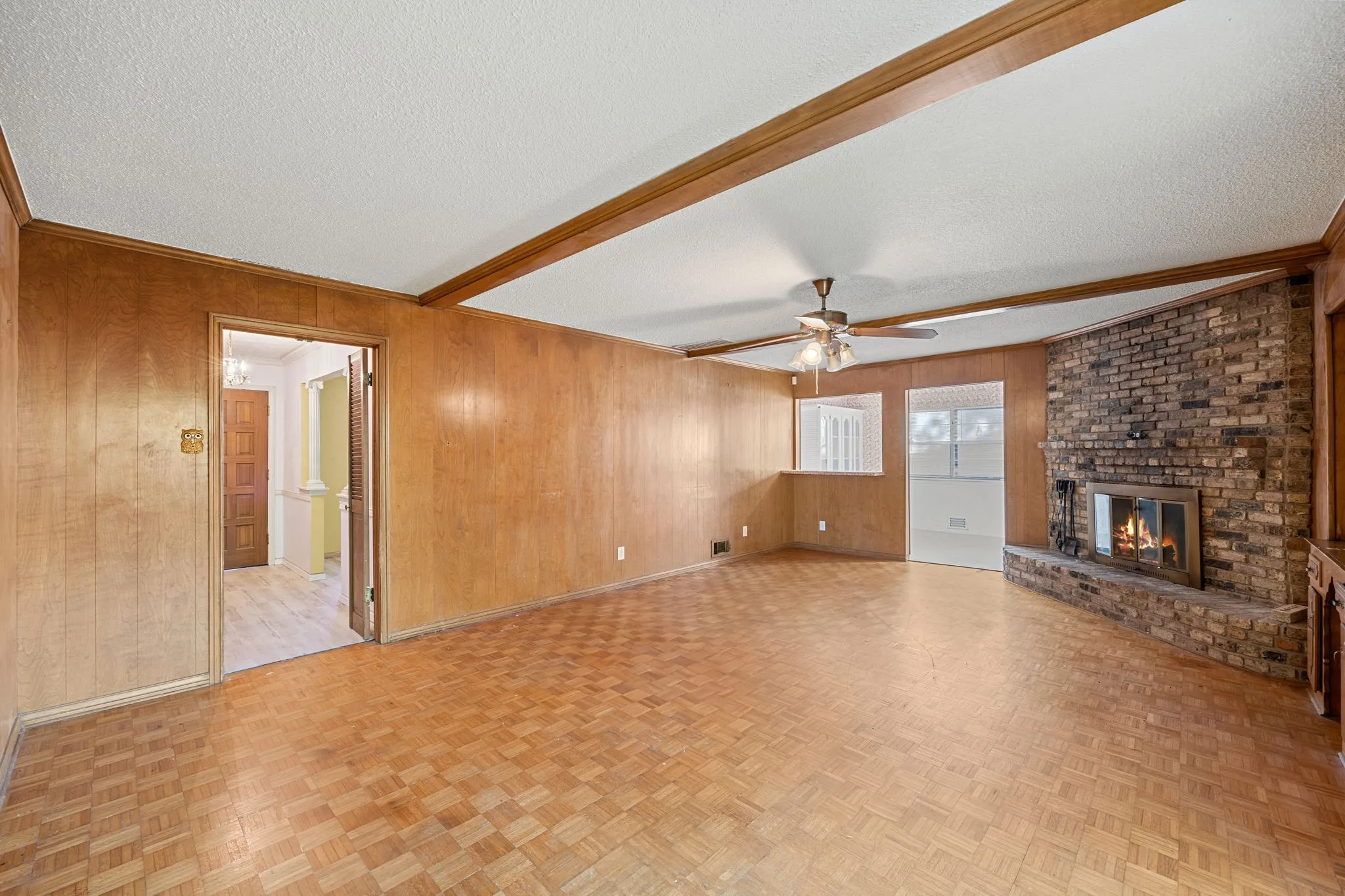 Single Family Residence For Sale in Dallas County , 6925 Galemeadow Circle, Dallas, Texas 75214, 4 Bedroom, 3 Bathroom, 2 Garage spaces, 2,663 Sqft, built in 1966, mls#21279194, Real Estate Agent in Dallas, Homes For Sale in Dallas county, Homes For Sale in Dallas, Realtor in Dallas Texas, Real Estate Brokerage Independent Realty Texas, Luminita Cordes Realtor
