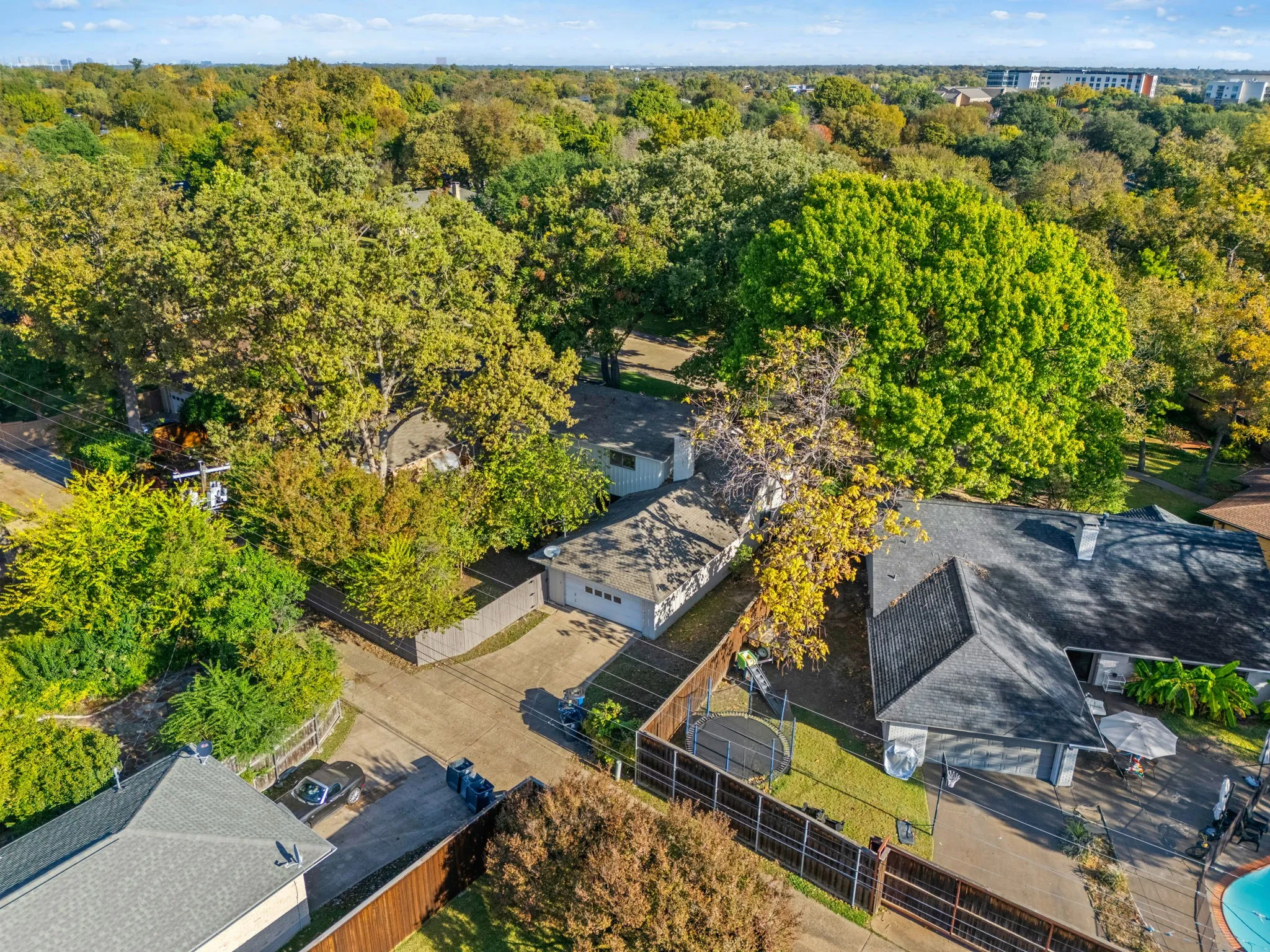 Single Family Residence For Sale in Dallas County , 6925 Galemeadow Circle, Dallas, Texas 75214, 4 Bedroom, 3 Bathroom, 2 Garage spaces, 2,663 Sqft, built in 1966, mls#21279194, Real Estate Agent in Dallas, Homes For Sale in Dallas county, Homes For Sale in Dallas, Realtor in Dallas Texas, Real Estate Brokerage Independent Realty Texas, Luminita Cordes Realtor