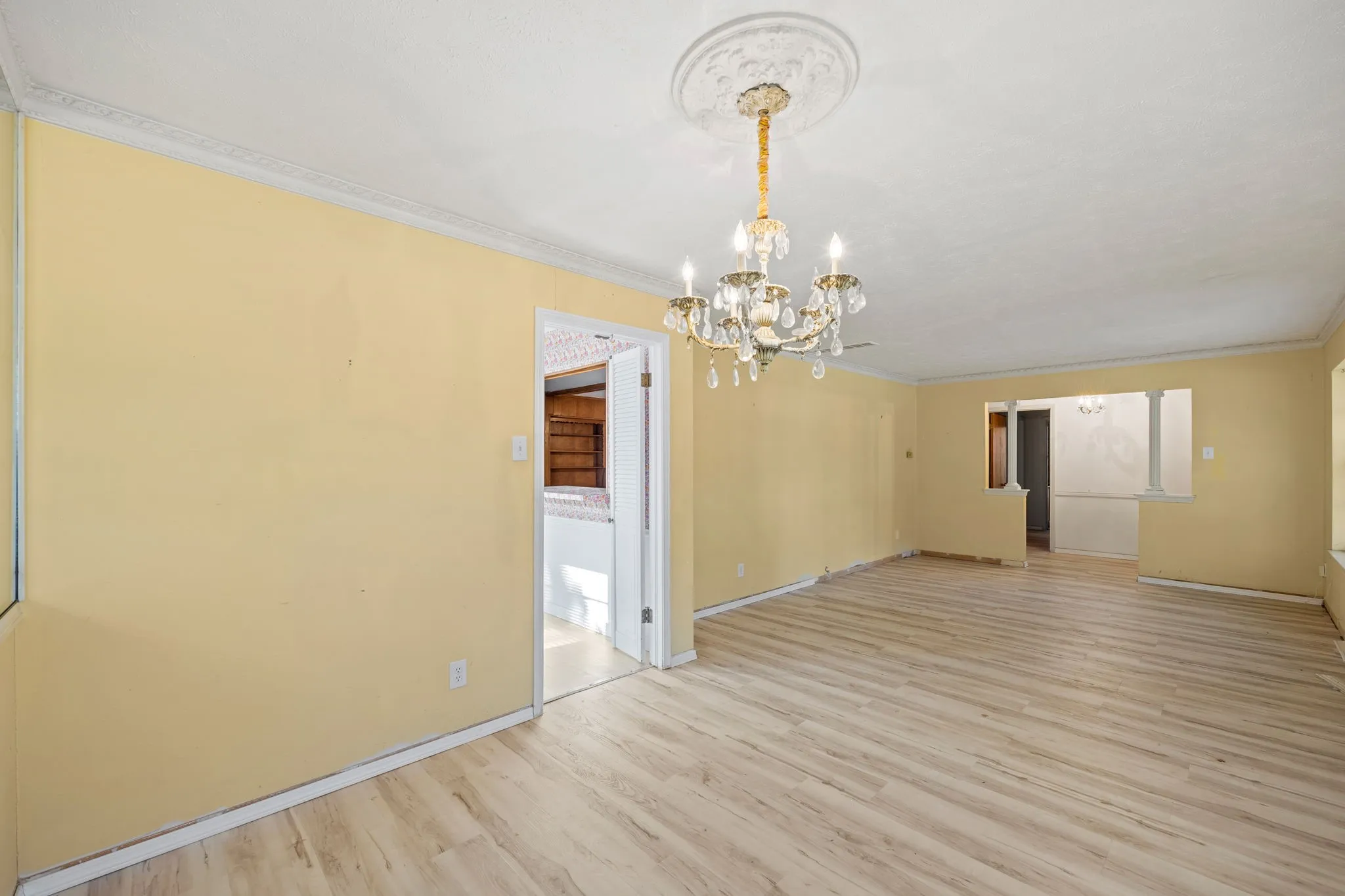 Single Family Residence For Sale in Dallas County , 6925 Galemeadow Circle, Dallas, Texas 75214, 4 Bedroom, 3 Bathroom, 2 Garage spaces, 2,663 Sqft, built in 1966, mls#21279194, Real Estate Agent in Dallas, Homes For Sale in Dallas county, Homes For Sale in Dallas, Realtor in Dallas Texas, Real Estate Brokerage Independent Realty Texas, Luminita Cordes Realtor