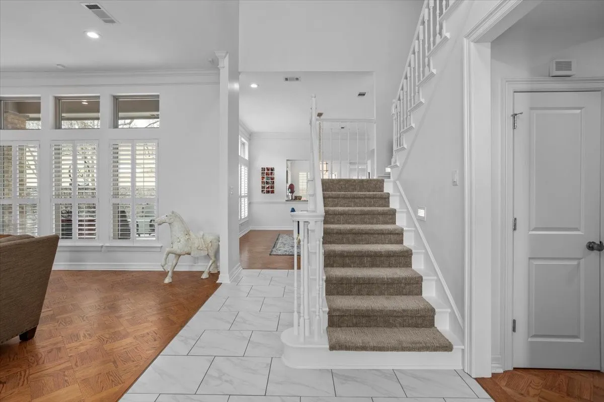Single Family Residence For Sale in Tarrant County , 804 Roaring Springs Road, Fort Worth, Texas 76114, 3 Bedroom, 4 Bathroom, 2 Garage spaces, 3,532 Sqft, built in 1984, mls#21273334, Real Estate Agent in Fort Worth, Homes For Sale in Tarrant county, Homes For Sale in Fort Worth, Realtor in Fort Worth Texas, Real Estate Brokerage Independent Realty Texas, Luminita Cordes Realtor