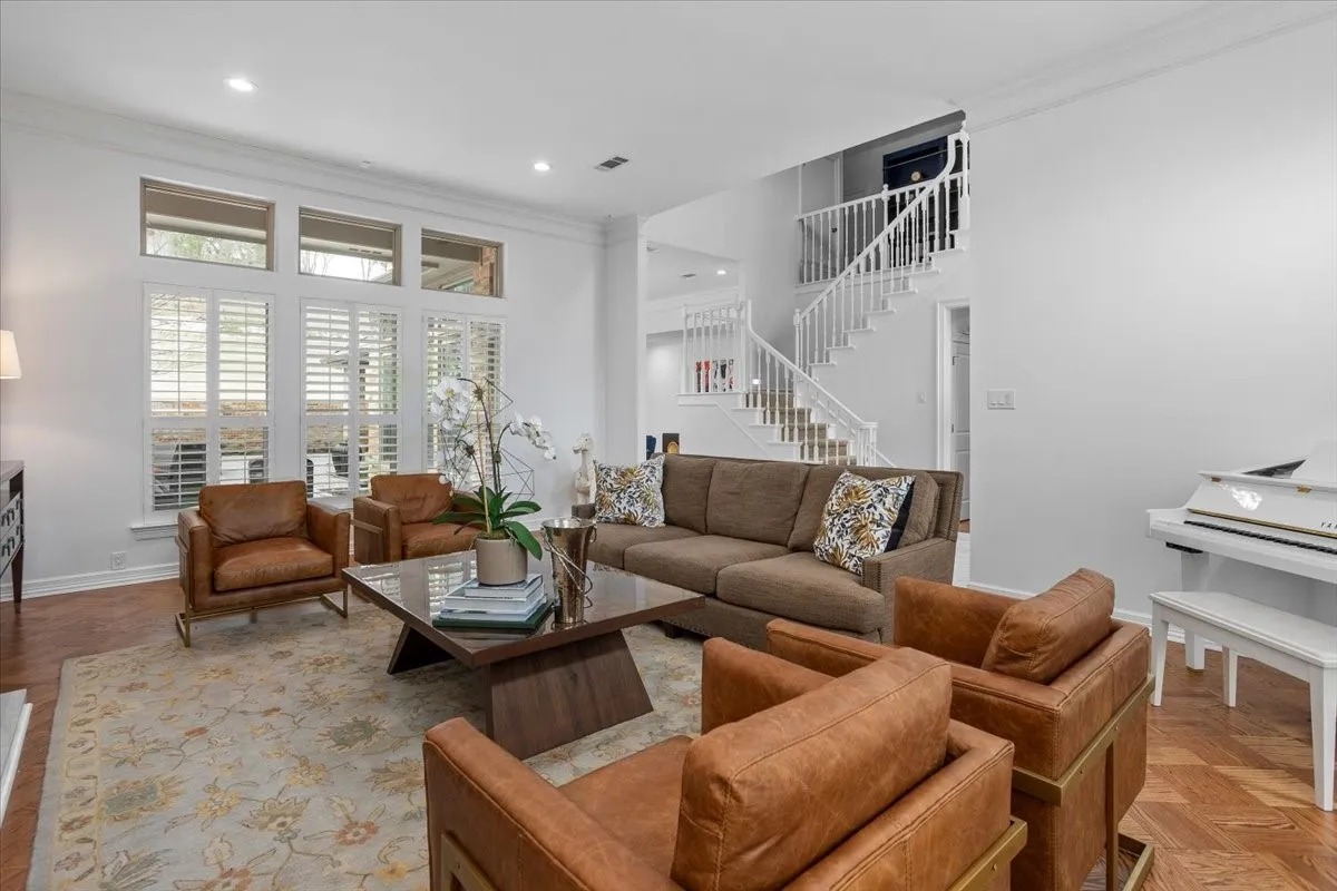 Single Family Residence For Sale in Tarrant County , 804 Roaring Springs Road, Fort Worth, Texas 76114, 3 Bedroom, 4 Bathroom, 2 Garage spaces, 3,532 Sqft, built in 1984, mls#21273334, Real Estate Agent in Fort Worth, Homes For Sale in Tarrant county, Homes For Sale in Fort Worth, Realtor in Fort Worth Texas, Real Estate Brokerage Independent Realty Texas, Luminita Cordes Realtor