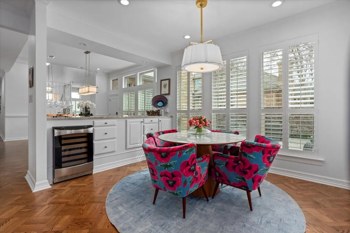 Single Family Residence For Sale in Tarrant County , 804 Roaring Springs Road, Fort Worth, Texas 76114, 3 Bedroom, 4 Bathroom, 2 Garage spaces, 3,532 Sqft, built in 1984, mls#21273334, Real Estate Agent in Fort Worth, Homes For Sale in Tarrant county, Homes For Sale in Fort Worth, Realtor in Fort Worth Texas, Real Estate Brokerage Independent Realty Texas, Luminita Cordes Realtor