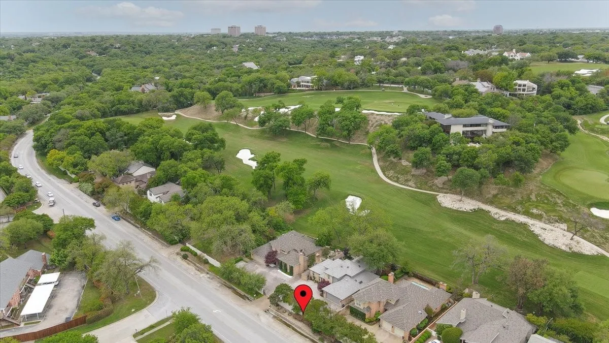 Single Family Residence For Sale in Tarrant County , 804 Roaring Springs Road, Fort Worth, Texas 76114, 3 Bedroom, 4 Bathroom, 2 Garage spaces, 3,532 Sqft, built in 1984, mls#21273334, Real Estate Agent in Fort Worth, Homes For Sale in Tarrant county, Homes For Sale in Fort Worth, Realtor in Fort Worth Texas, Real Estate Brokerage Independent Realty Texas, Luminita Cordes Realtor