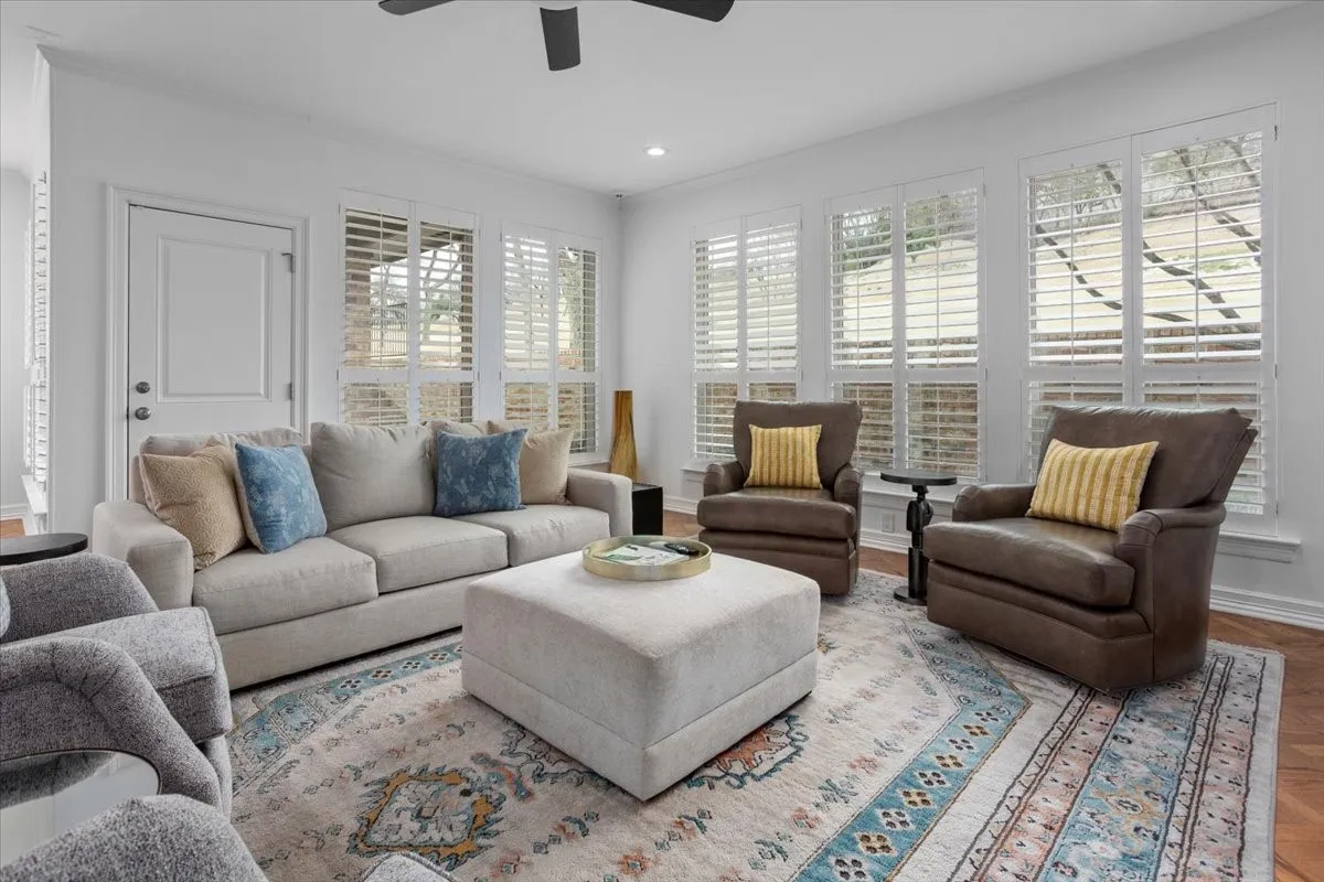 Single Family Residence For Sale in Tarrant County , 804 Roaring Springs Road, Fort Worth, Texas 76114, 3 Bedroom, 4 Bathroom, 2 Garage spaces, 3,532 Sqft, built in 1984, mls#21273334, Real Estate Agent in Fort Worth, Homes For Sale in Tarrant county, Homes For Sale in Fort Worth, Realtor in Fort Worth Texas, Real Estate Brokerage Independent Realty Texas, Luminita Cordes Realtor