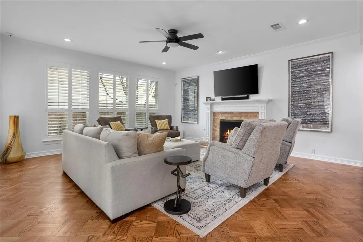 Single Family Residence For Sale in Tarrant County , 804 Roaring Springs Road, Fort Worth, Texas 76114, 3 Bedroom, 4 Bathroom, 2 Garage spaces, 3,532 Sqft, built in 1984, mls#21273334, Real Estate Agent in Fort Worth, Homes For Sale in Tarrant county, Homes For Sale in Fort Worth, Realtor in Fort Worth Texas, Real Estate Brokerage Independent Realty Texas, Luminita Cordes Realtor