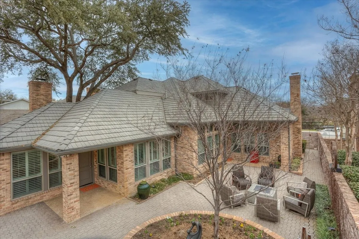 Single Family Residence For Sale in Tarrant County , 804 Roaring Springs Road, Fort Worth, Texas 76114, 3 Bedroom, 4 Bathroom, 2 Garage spaces, 3,532 Sqft, built in 1984, mls#21273334, Real Estate Agent in Fort Worth, Homes For Sale in Tarrant county, Homes For Sale in Fort Worth, Realtor in Fort Worth Texas, Real Estate Brokerage Independent Realty Texas, Luminita Cordes Realtor