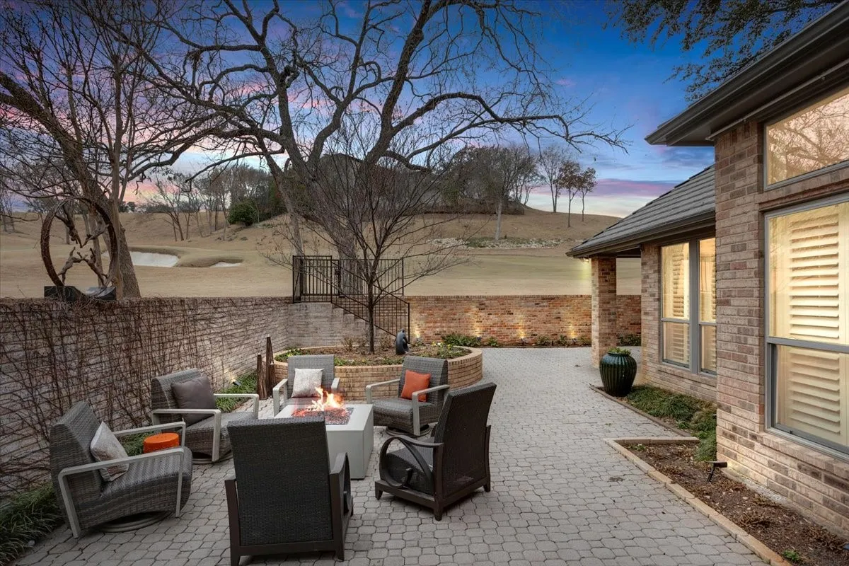 Single Family Residence For Sale in Tarrant County , 804 Roaring Springs Road, Fort Worth, Texas 76114, 3 Bedroom, 4 Bathroom, 2 Garage spaces, 3,532 Sqft, built in 1984, mls#21273334, Real Estate Agent in Fort Worth, Homes For Sale in Tarrant county, Homes For Sale in Fort Worth, Realtor in Fort Worth Texas, Real Estate Brokerage Independent Realty Texas, Luminita Cordes Realtor