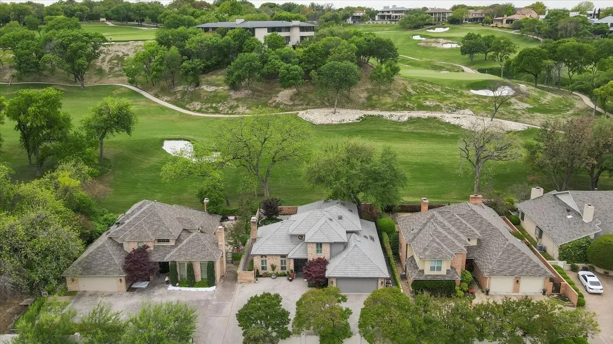 Single Family Residence For Sale in Tarrant County , 804 Roaring Springs Road, Fort Worth, Texas 76114, 3 Bedroom, 4 Bathroom, 2 Garage spaces, 3,532 Sqft, built in 1984, mls#21273334, Real Estate Agent in Fort Worth, Homes For Sale in Tarrant county, Homes For Sale in Fort Worth, Realtor in Fort Worth Texas, Real Estate Brokerage Independent Realty Texas, Luminita Cordes Realtor