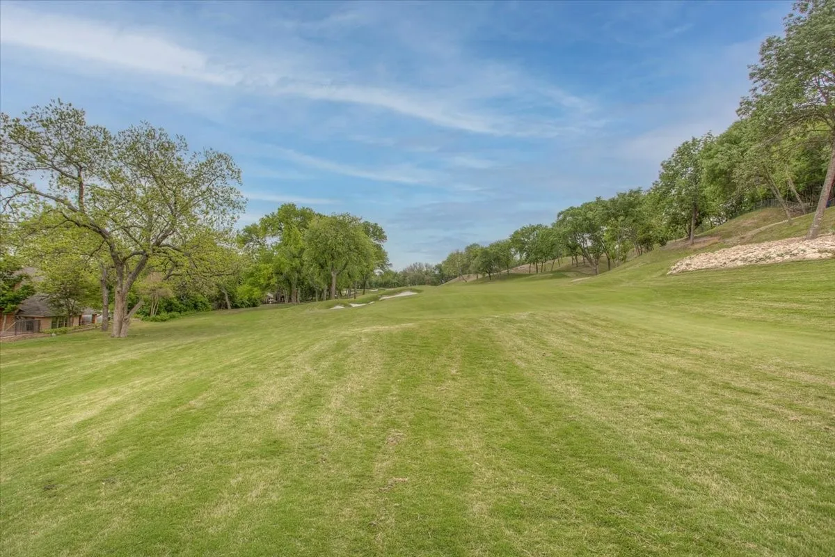 Single Family Residence For Sale in Tarrant County , 804 Roaring Springs Road, Fort Worth, Texas 76114, 3 Bedroom, 4 Bathroom, 2 Garage spaces, 3,532 Sqft, built in 1984, mls#21273334, Real Estate Agent in Fort Worth, Homes For Sale in Tarrant county, Homes For Sale in Fort Worth, Realtor in Fort Worth Texas, Real Estate Brokerage Independent Realty Texas, Luminita Cordes Realtor