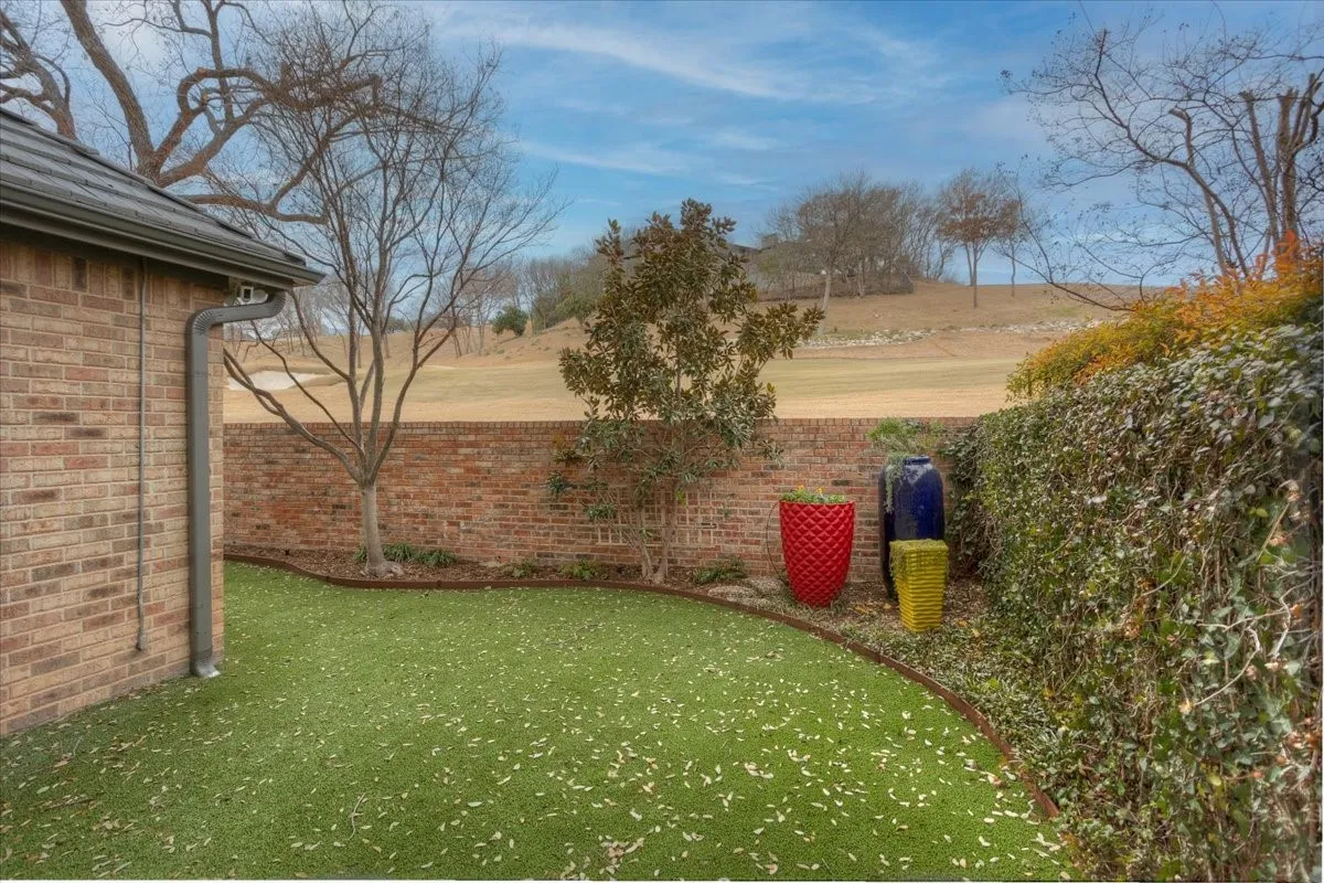 Single Family Residence For Sale in Tarrant County , 804 Roaring Springs Road, Fort Worth, Texas 76114, 3 Bedroom, 4 Bathroom, 2 Garage spaces, 3,532 Sqft, built in 1984, mls#21273334, Real Estate Agent in Fort Worth, Homes For Sale in Tarrant county, Homes For Sale in Fort Worth, Realtor in Fort Worth Texas, Real Estate Brokerage Independent Realty Texas, Luminita Cordes Realtor