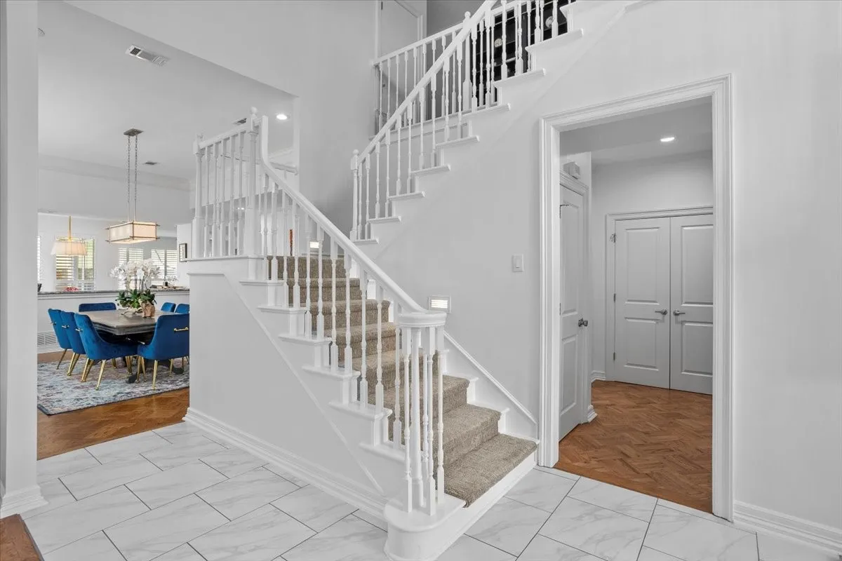 Single Family Residence For Sale in Tarrant County , 804 Roaring Springs Road, Fort Worth, Texas 76114, 3 Bedroom, 4 Bathroom, 2 Garage spaces, 3,532 Sqft, built in 1984, mls#21273334, Real Estate Agent in Fort Worth, Homes For Sale in Tarrant county, Homes For Sale in Fort Worth, Realtor in Fort Worth Texas, Real Estate Brokerage Independent Realty Texas, Luminita Cordes Realtor