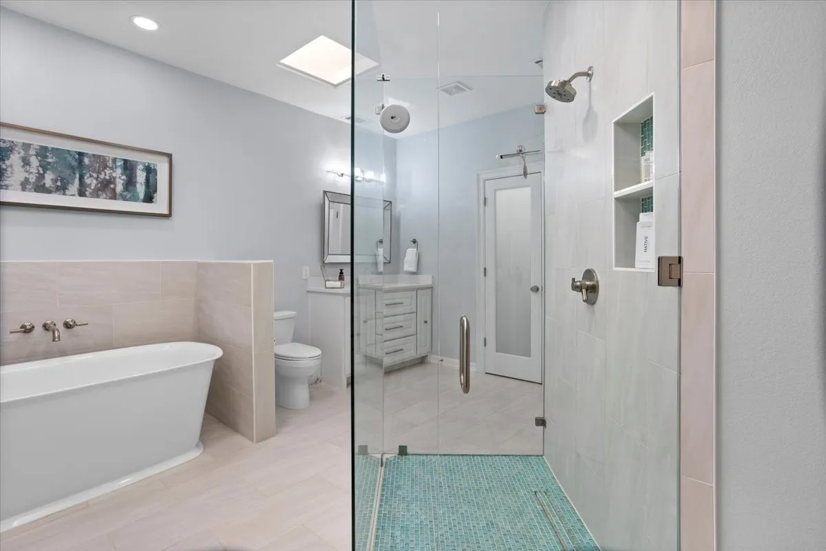 Single Family Residence For Sale in Tarrant County , 804 Roaring Springs Road, Fort Worth, Texas 76114, 3 Bedroom, 4 Bathroom, 2 Garage spaces, 3,532 Sqft, built in 1984, mls#21273334, Real Estate Agent in Fort Worth, Homes For Sale in Tarrant county, Homes For Sale in Fort Worth, Realtor in Fort Worth Texas, Real Estate Brokerage Independent Realty Texas, Luminita Cordes Realtor