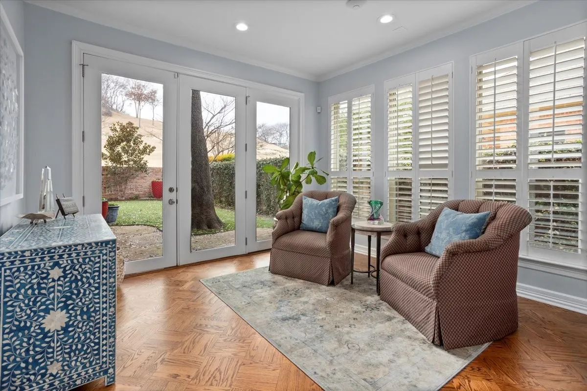 Single Family Residence For Sale in Tarrant County , 804 Roaring Springs Road, Fort Worth, Texas 76114, 3 Bedroom, 4 Bathroom, 2 Garage spaces, 3,532 Sqft, built in 1984, mls#21273334, Real Estate Agent in Fort Worth, Homes For Sale in Tarrant county, Homes For Sale in Fort Worth, Realtor in Fort Worth Texas, Real Estate Brokerage Independent Realty Texas, Luminita Cordes Realtor