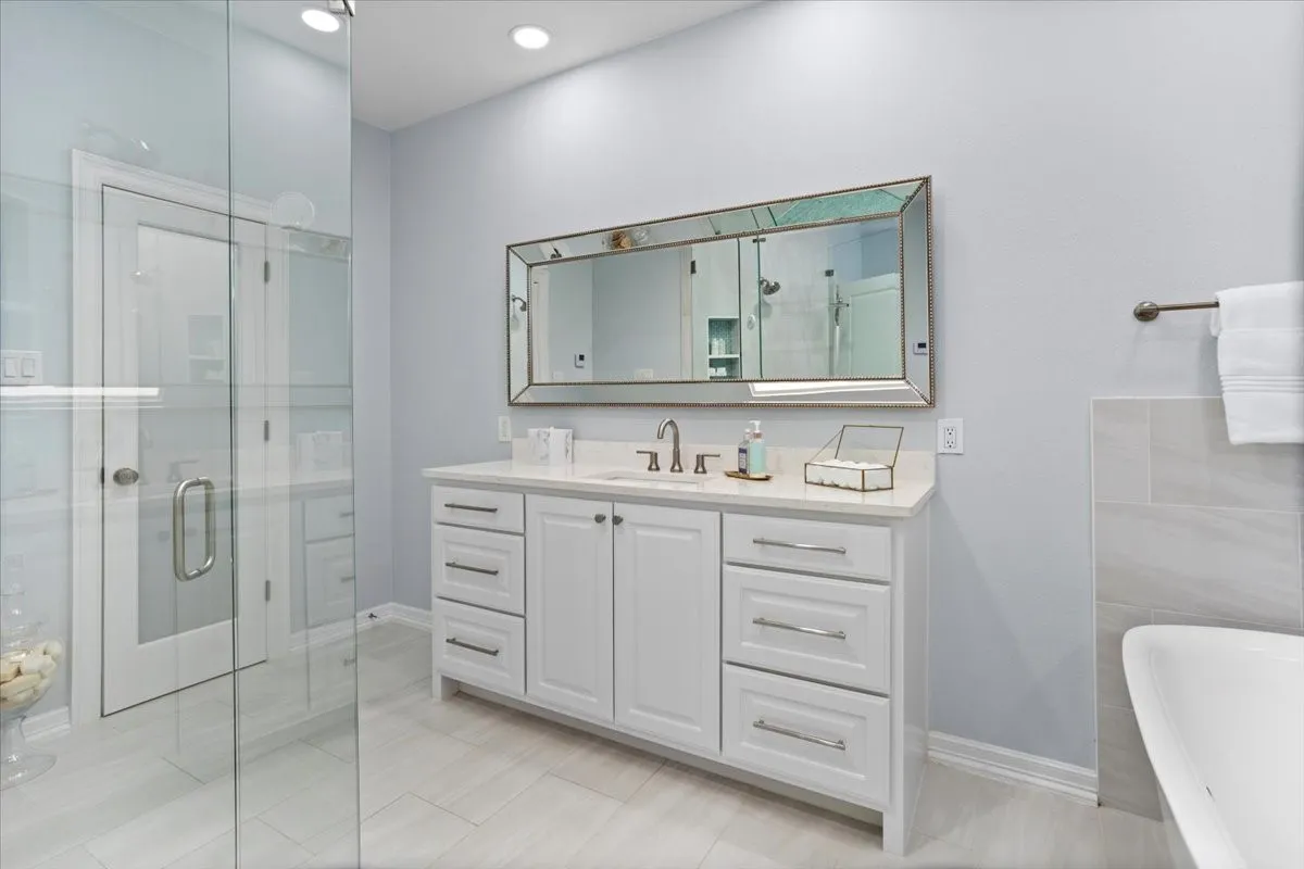Single Family Residence For Sale in Tarrant County , 804 Roaring Springs Road, Fort Worth, Texas 76114, 3 Bedroom, 4 Bathroom, 2 Garage spaces, 3,532 Sqft, built in 1984, mls#21273334, Real Estate Agent in Fort Worth, Homes For Sale in Tarrant county, Homes For Sale in Fort Worth, Realtor in Fort Worth Texas, Real Estate Brokerage Independent Realty Texas, Luminita Cordes Realtor
