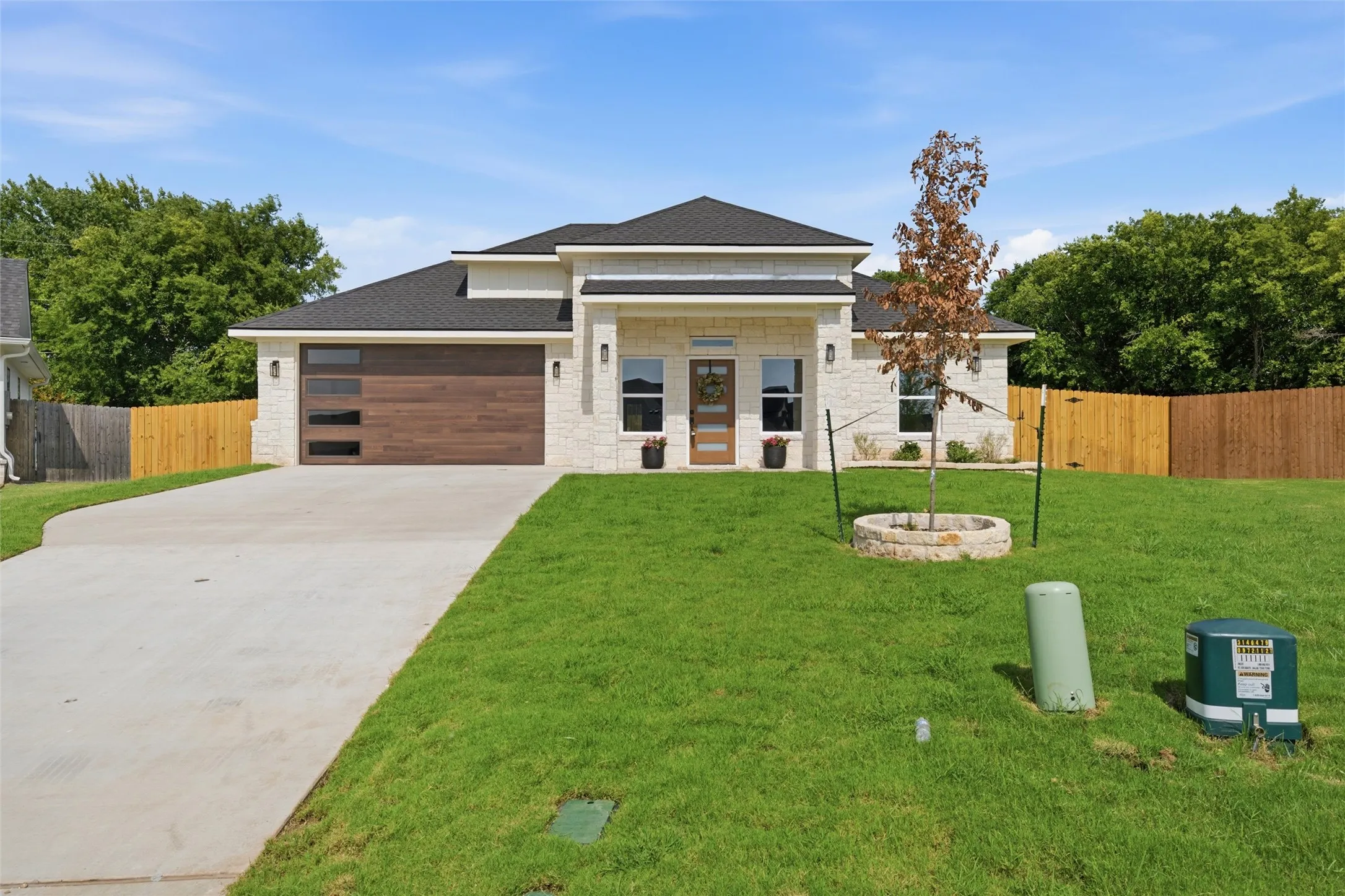 Single Family Residence For Sale in Mc Lennan County , 9912 Durango Trail, Waco, Texas 76712, 3 Bedroom, 3 Bathroom, 2 Garage spaces, 1,979 Sqft, built in 2026, mls#21277992, Real Estate Agent in Waco, Homes For Sale in Mc Lennan county, Homes For Sale in Waco, Realtor in Waco Texas, Real Estate Brokerage Independent Realty Texas, Luminita Cordes Realtor