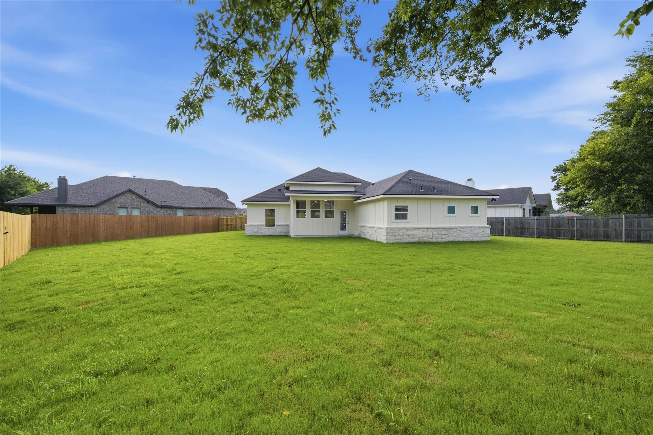 Single Family Residence For Sale in Mc Lennan County , 9912 Durango Trail, Waco, Texas 76712, 3 Bedroom, 3 Bathroom, 2 Garage spaces, 1,979 Sqft, built in 2026, mls#21277992, Real Estate Agent in Waco, Homes For Sale in Mc Lennan county, Homes For Sale in Waco, Realtor in Waco Texas, Real Estate Brokerage Independent Realty Texas, Luminita Cordes Realtor