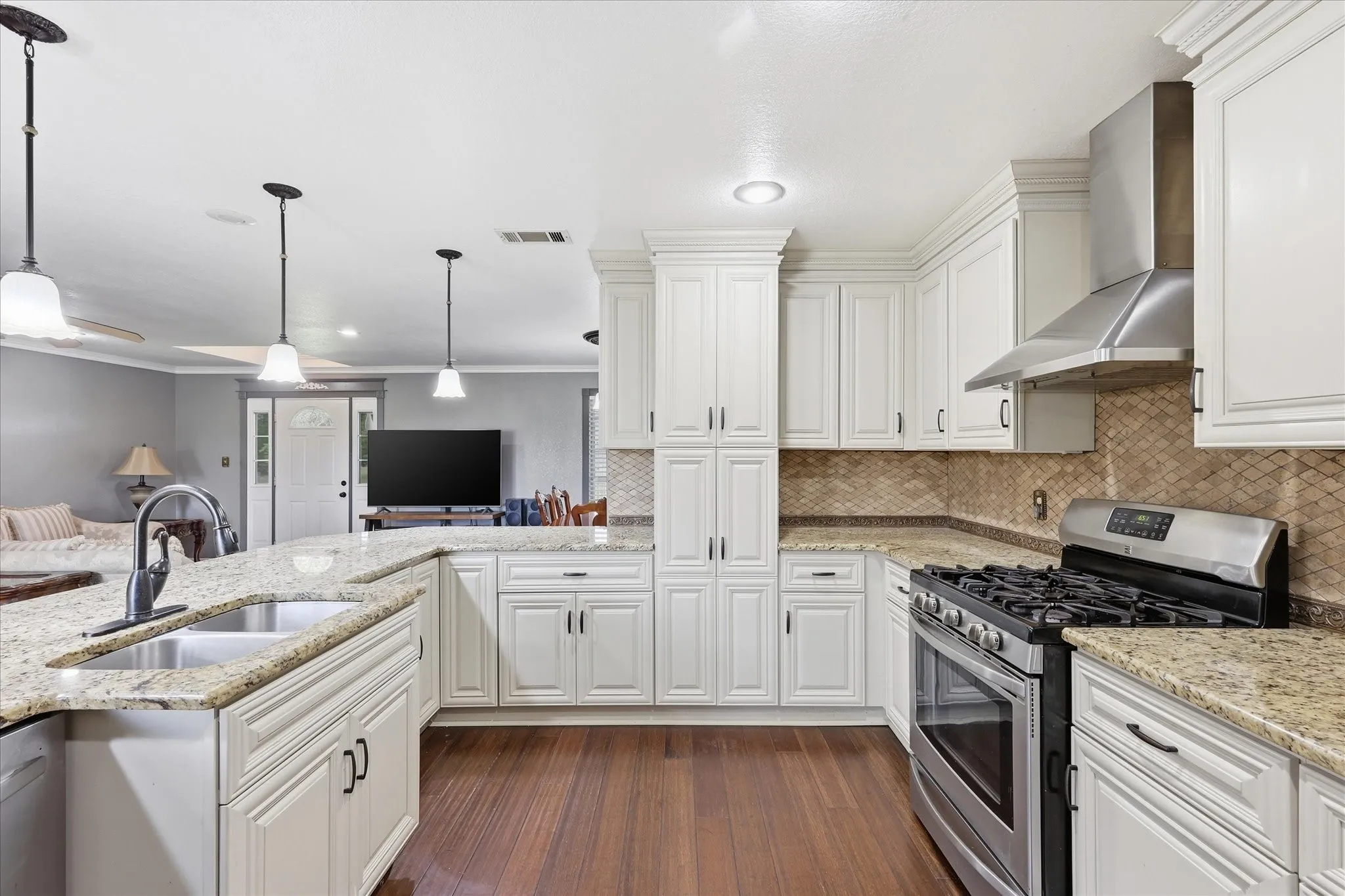 Single Family Residence For Sale in Kaufman County , 9909 County Road 309, Terrell, Texas 75161, 3 Bedrooms, 4 Bathrooms, 4 Garage spaces, 2,099 Sqft, built in 2002, Price $650,000, mls#21272433, Real Estate Agent in Terrell, Homes For Sale in Kaufman county, Homes For Sale in Terrell, Realtor in Terrell Texas, Real Estate Brokerage Independent Realty Texas, Luminita Cordes Realtor