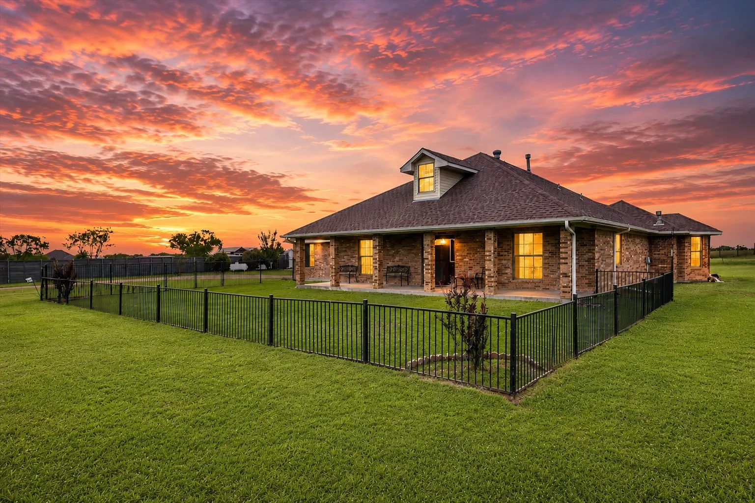 Single Family Residence For Sale in Kaufman County , 9909 County Road 309, Terrell, Texas 75161, 3 Bedrooms, 4 Bathrooms, 4 Garage spaces, 2,099 Sqft, built in 2002, Price $650,000, mls#21272433, Real Estate Agent in Terrell, Homes For Sale in Kaufman county, Homes For Sale in Terrell, Realtor in Terrell Texas, Real Estate Brokerage Independent Realty Texas, Luminita Cordes Realtor