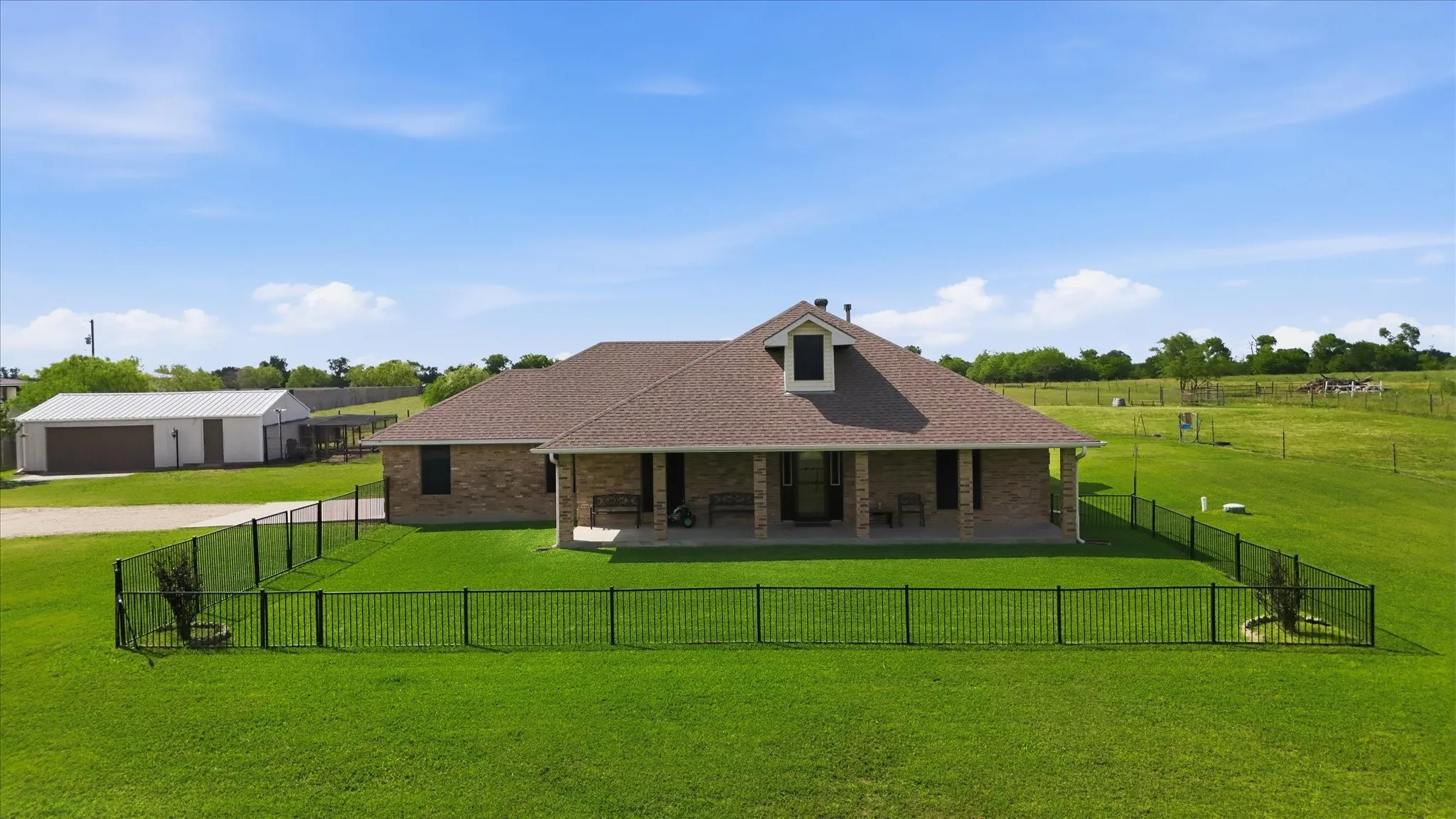 Single Family Residence For Sale in Kaufman County , 9909 County Road 309, Terrell, Texas 75161, 3 Bedrooms, 4 Bathrooms, 4 Garage spaces, 2,099 Sqft, built in 2002, Price $650,000, mls#21272433, Real Estate Agent in Terrell, Homes For Sale in Kaufman county, Homes For Sale in Terrell, Realtor in Terrell Texas, Real Estate Brokerage Independent Realty Texas, Luminita Cordes Realtor