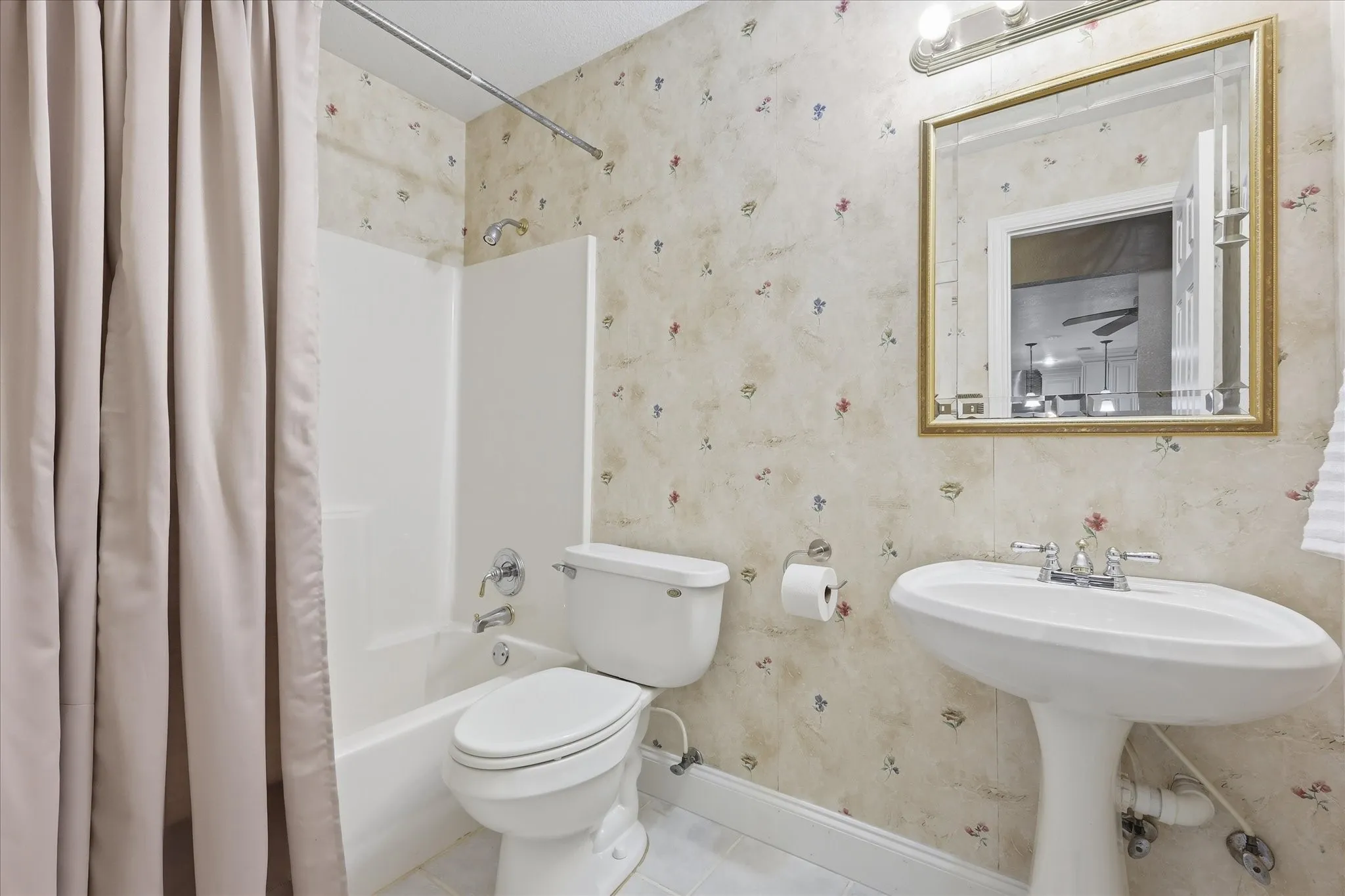 1/4 bath in laundry area