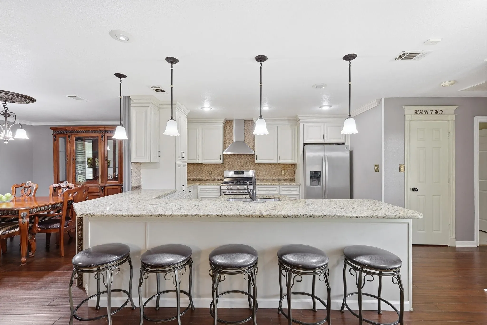 Single Family Residence For Sale in Kaufman County , 9909 County Road 309, Terrell, Texas 75161, 3 Bedrooms, 4 Bathrooms, 4 Garage spaces, 2,099 Sqft, built in 2002, Price $650,000, mls#21272433, Real Estate Agent in Terrell, Homes For Sale in Kaufman county, Homes For Sale in Terrell, Realtor in Terrell Texas, Real Estate Brokerage Independent Realty Texas, Luminita Cordes Realtor