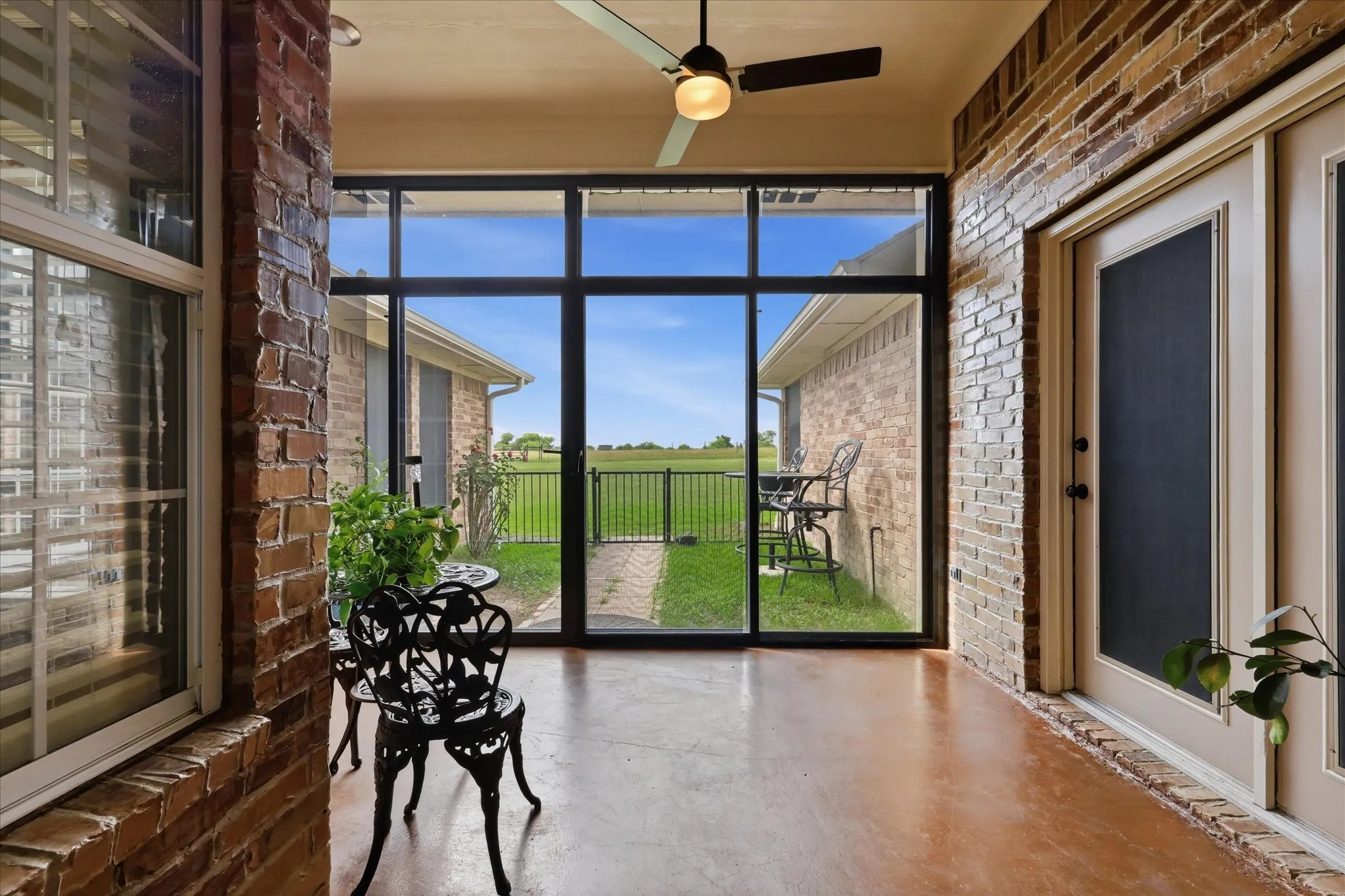 Single Family Residence For Sale in Kaufman County , 9909 County Road 309, Terrell, Texas 75161, 3 Bedrooms, 4 Bathrooms, 4 Garage spaces, 2,099 Sqft, built in 2002, Price $650,000, mls#21272433, Real Estate Agent in Terrell, Homes For Sale in Kaufman county, Homes For Sale in Terrell, Realtor in Terrell Texas, Real Estate Brokerage Independent Realty Texas, Luminita Cordes Realtor