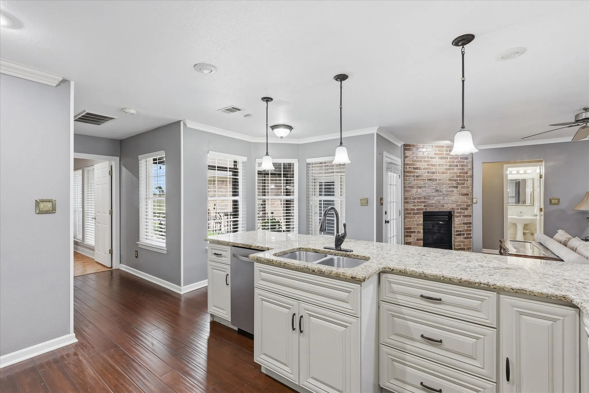 Single Family Residence For Sale in Kaufman County , 9909 County Road 309, Terrell, Texas 75161, 3 Bedrooms, 4 Bathrooms, 4 Garage spaces, 2,099 Sqft, built in 2002, Price $650,000, mls#21272433, Real Estate Agent in Terrell, Homes For Sale in Kaufman county, Homes For Sale in Terrell, Realtor in Terrell Texas, Real Estate Brokerage Independent Realty Texas, Luminita Cordes Realtor